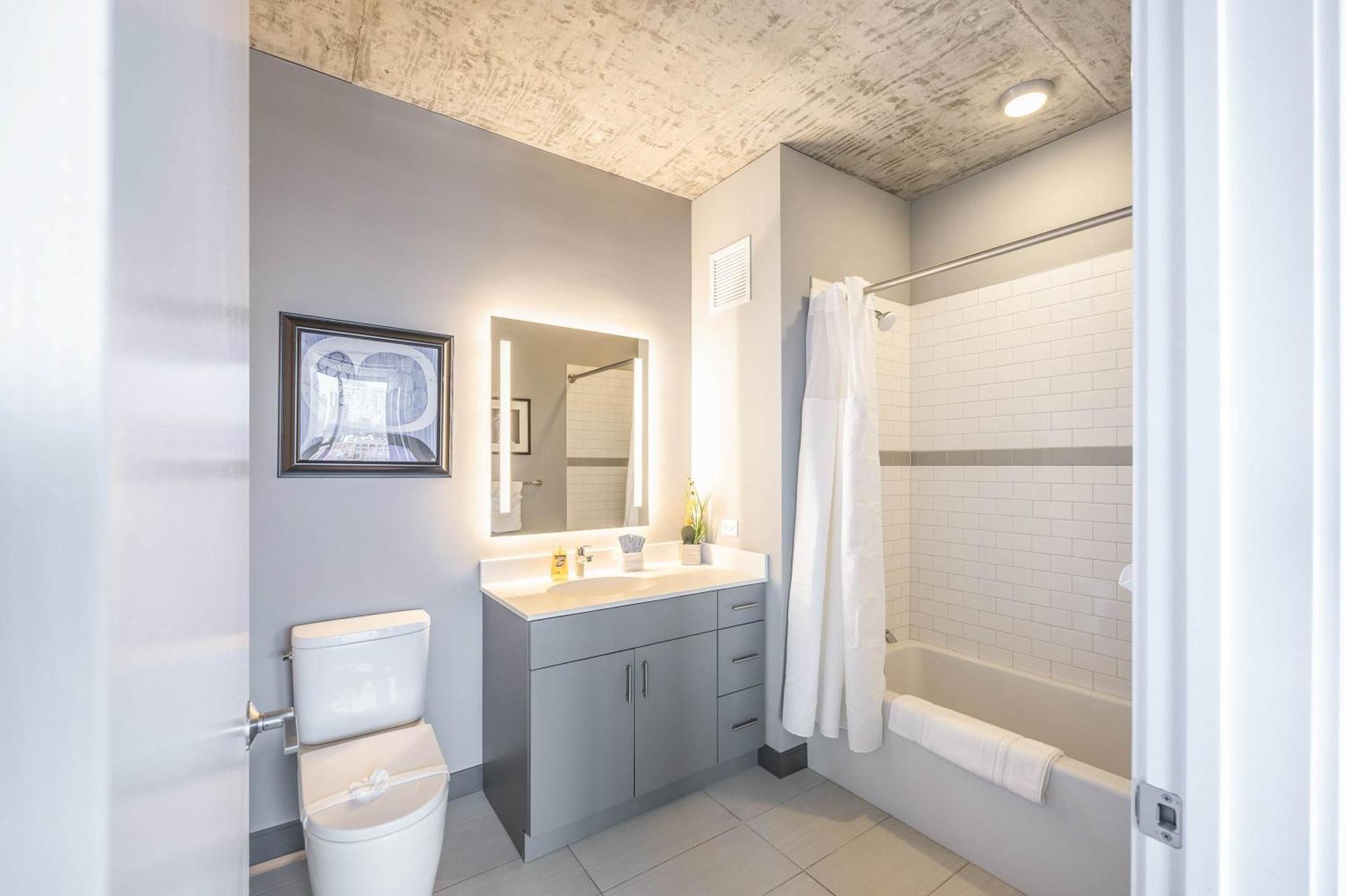 Bright & Modern 2br Perfect Escape Apartment *