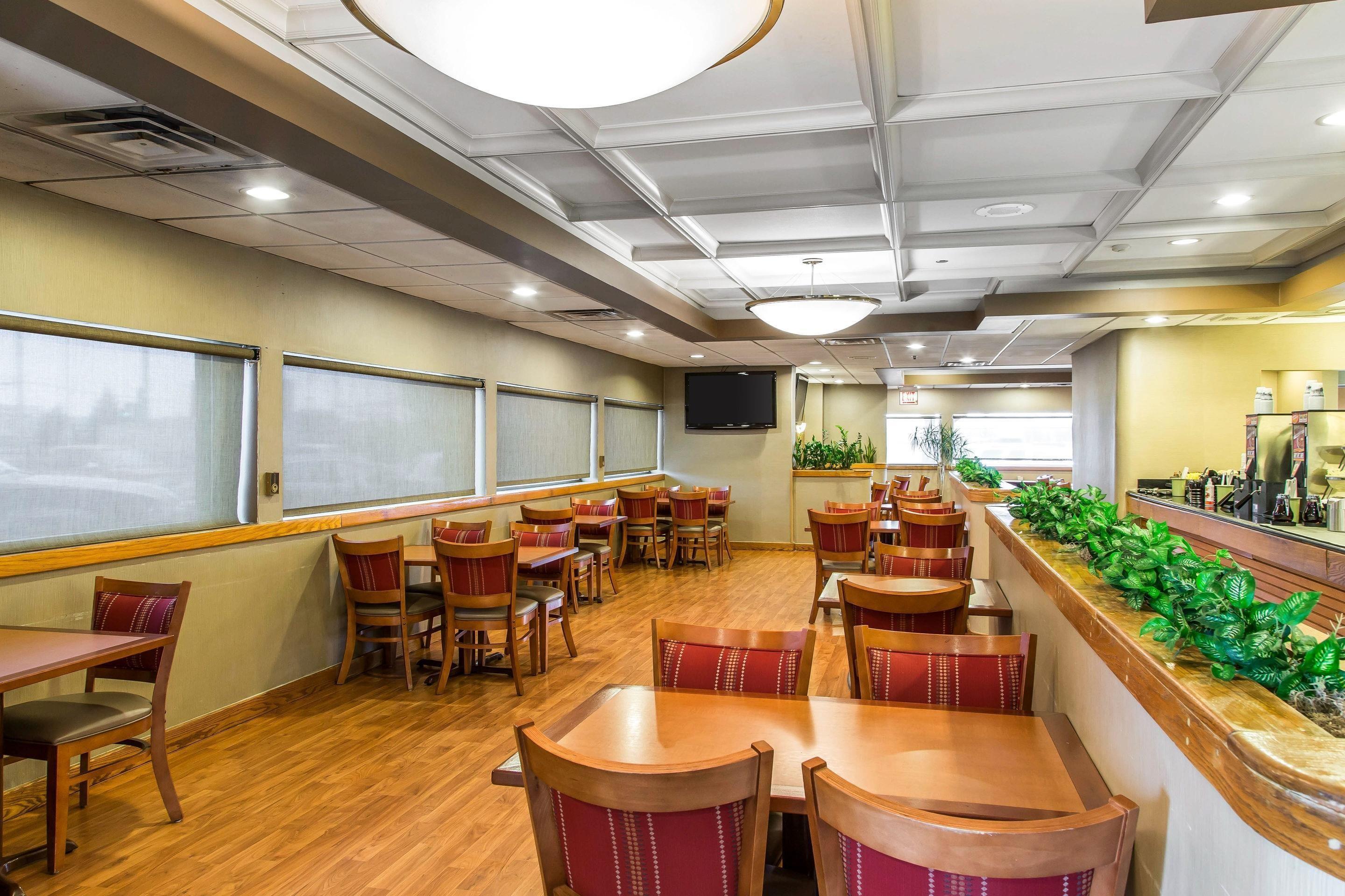 Hotel Midway Airport S By Ihg 3*