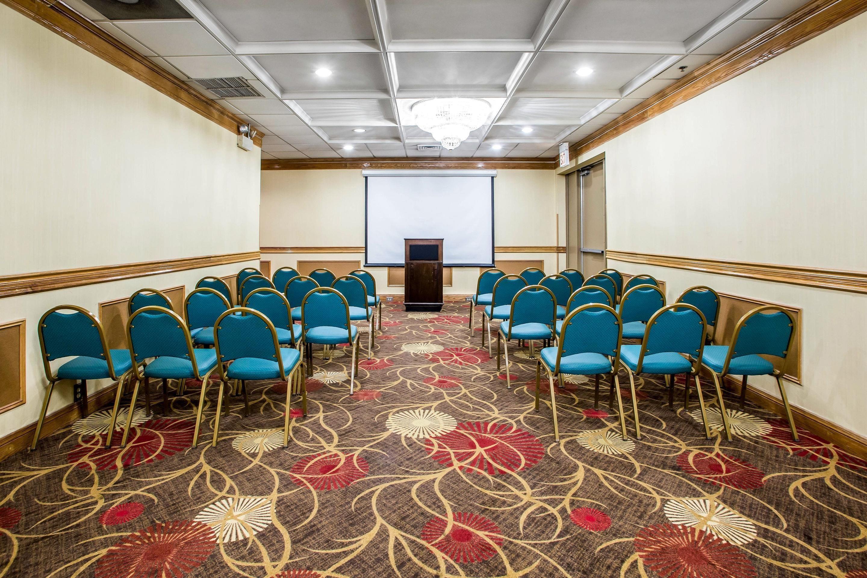 Midway Airport S By Ihg Hotel 3*