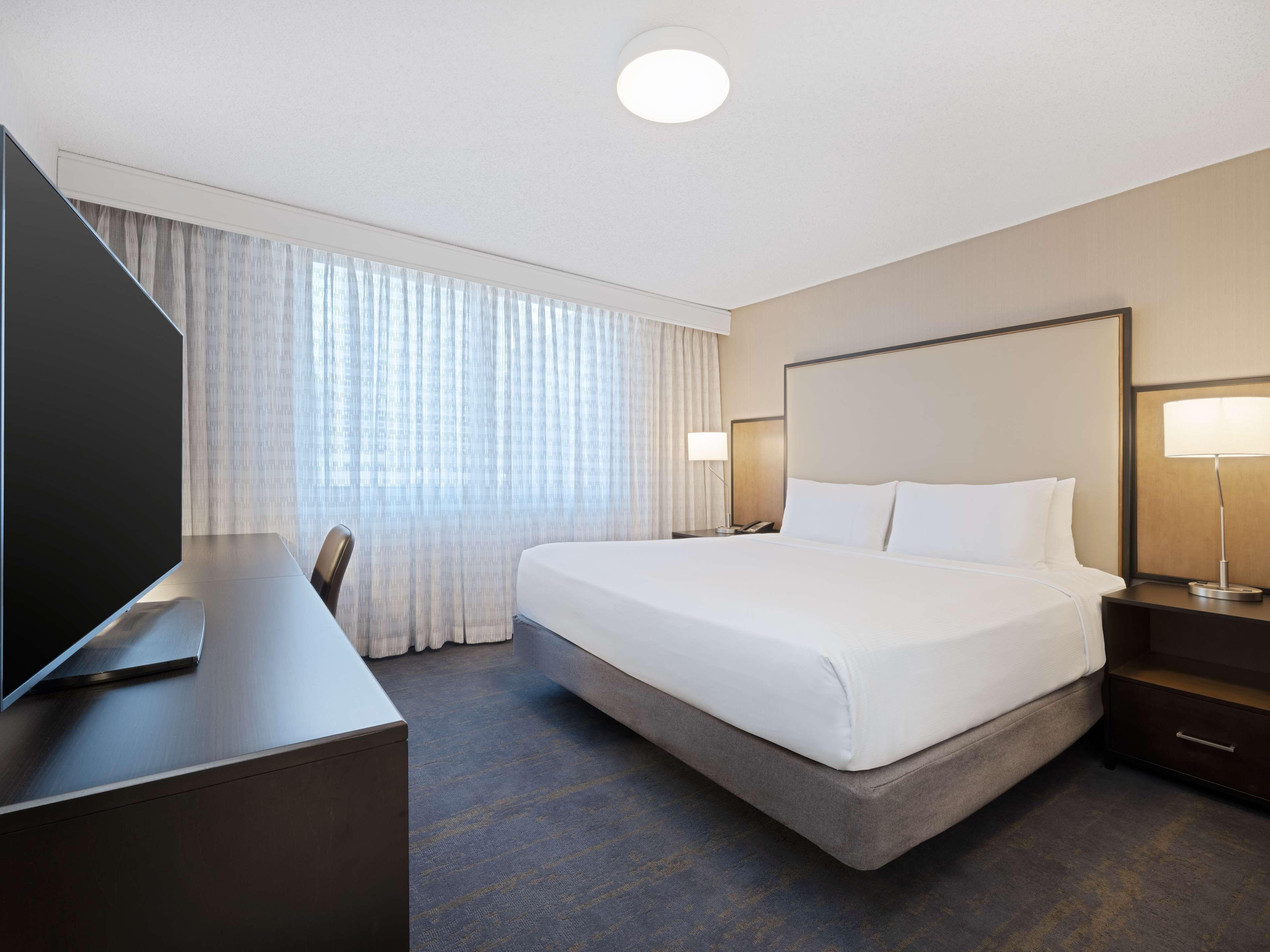 Embassy - Downtown River North Hotel