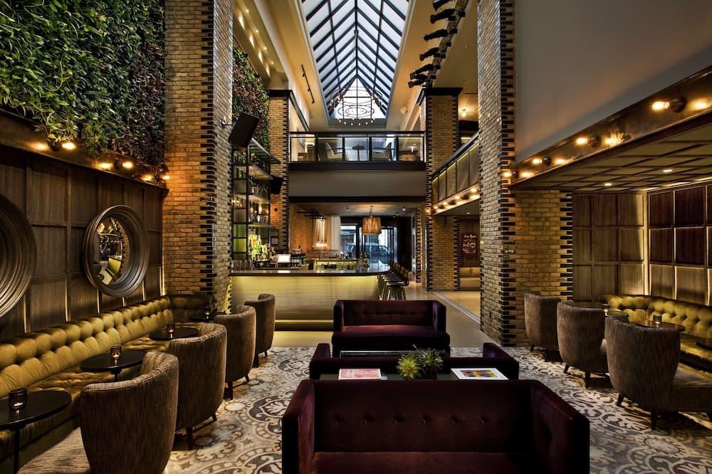 Thompson Chicago, By Hyatt Chicago