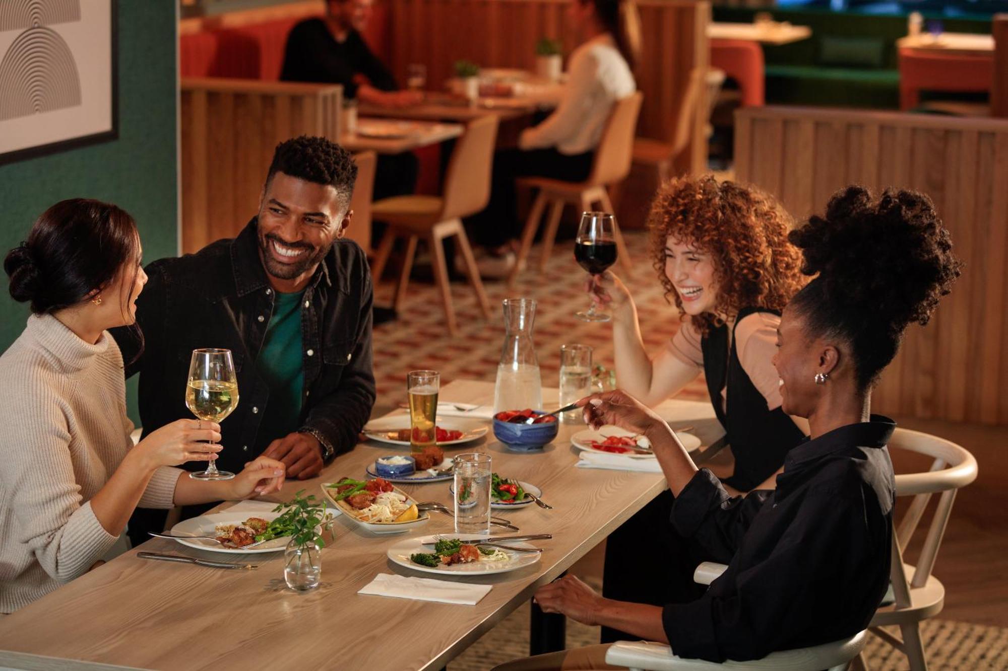 Hotel Midway Airport S By Ihg 3*