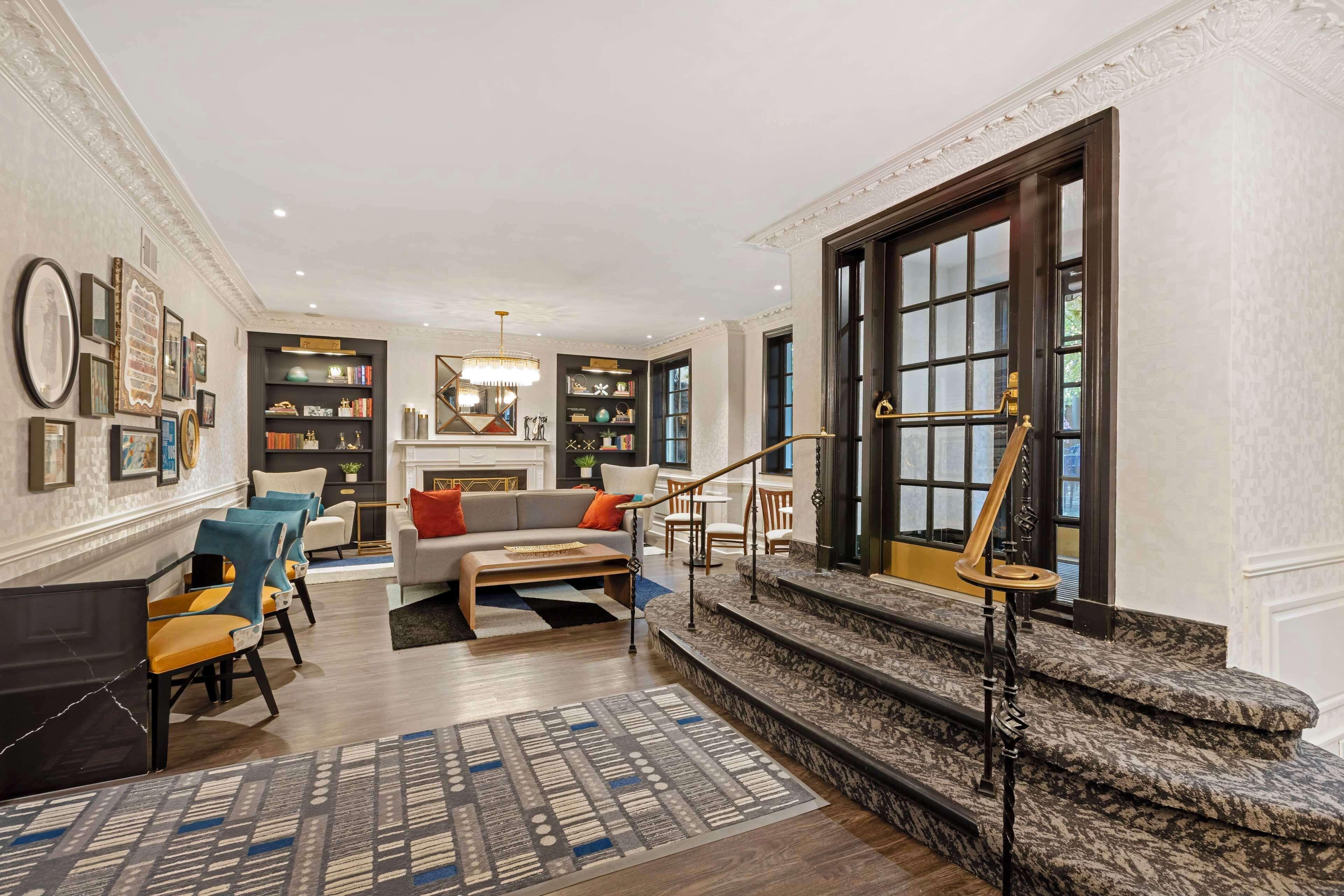 Western Hawthorne Terrace Hotel