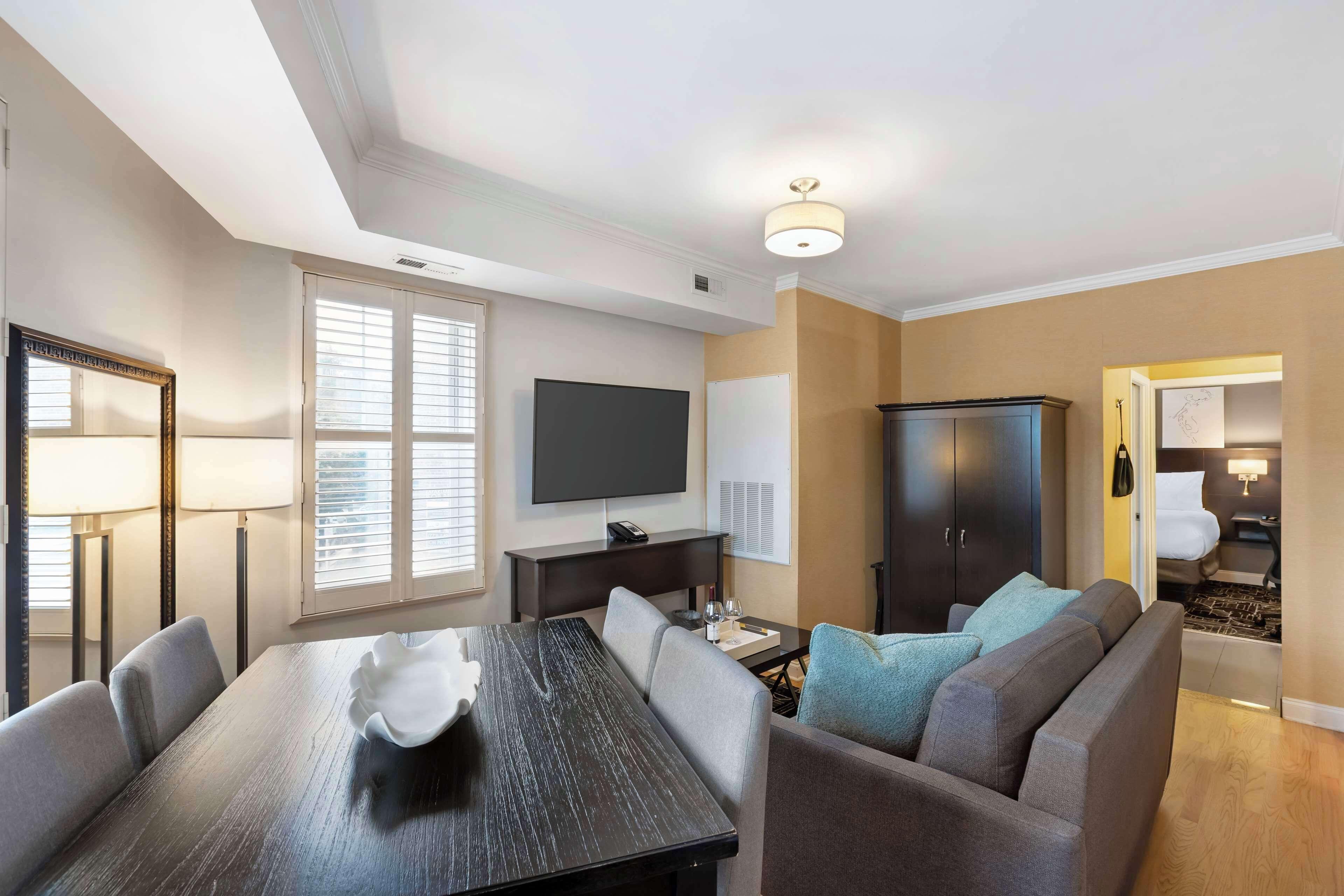 Western Hawthorne Terrace Chicago