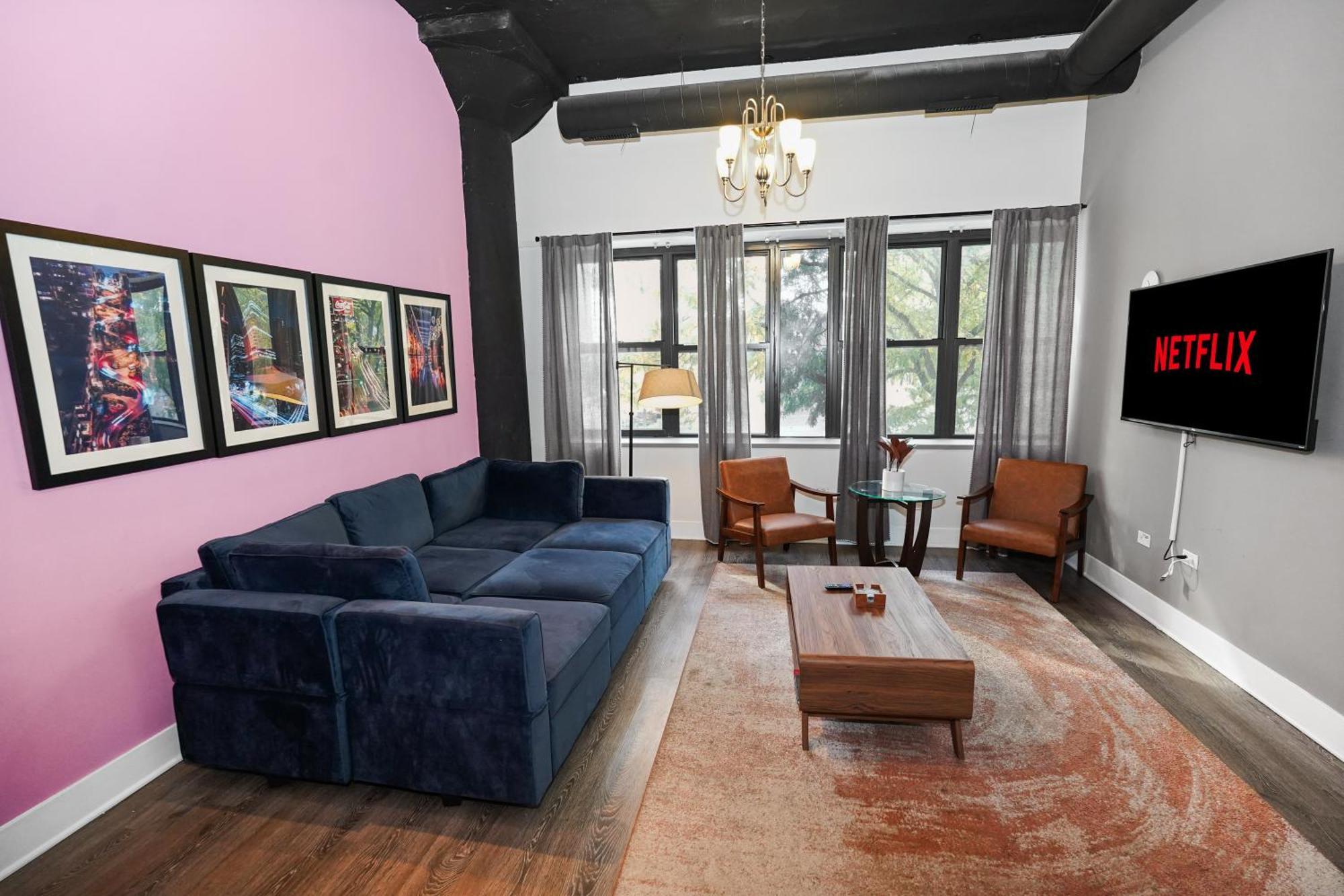 Mccormick Place Huge 2br Cozy Loft With Optional Parking Sleeps 8 Near Soldier Field And Grant Park Chicago