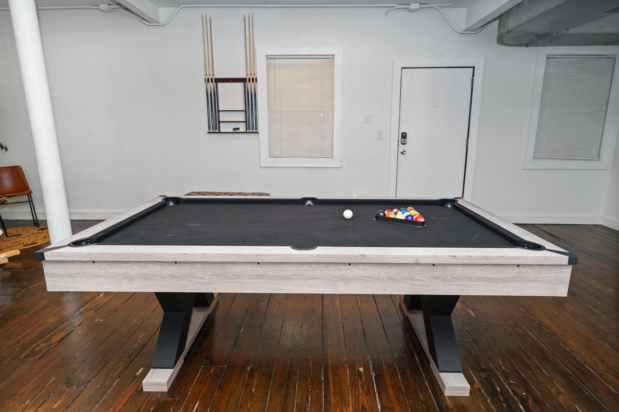 Huge 4br With Pool Table Downtown Retreat Good For Groups Sleeps 10 Near Mccormick Place And Field Museum