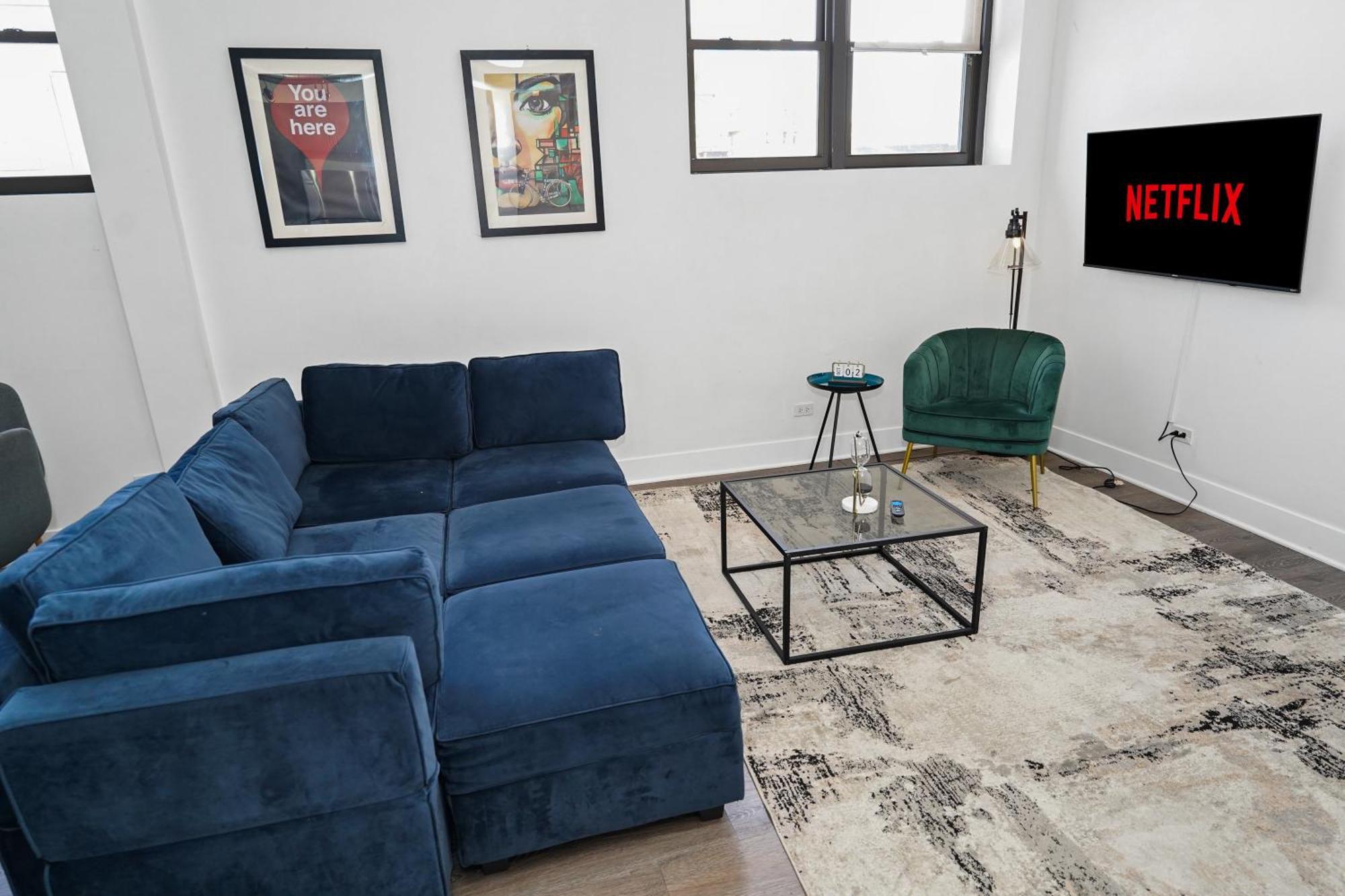 Spacious 1br With Optional Parking Near Mccormick Place, Field Museum, Adler Planetarium, & Shedd Aquarium Apartment