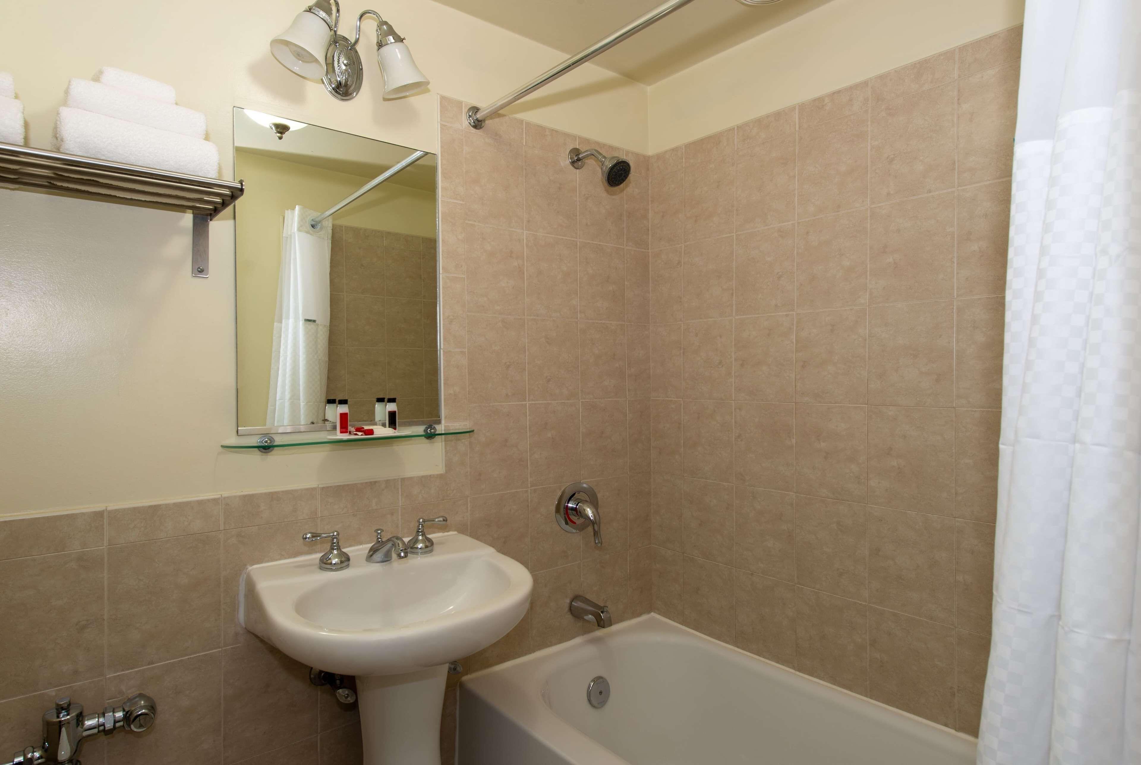Travelodge By Wyndham Downtown
