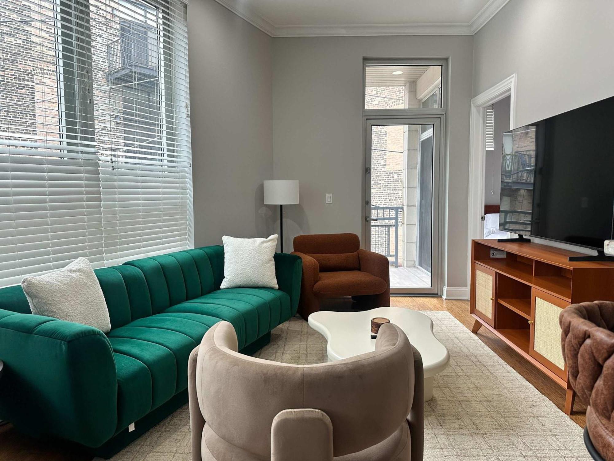 Apartment 1 Garage Parking Pool Table Up To 1gb Wifi Speed Chicago