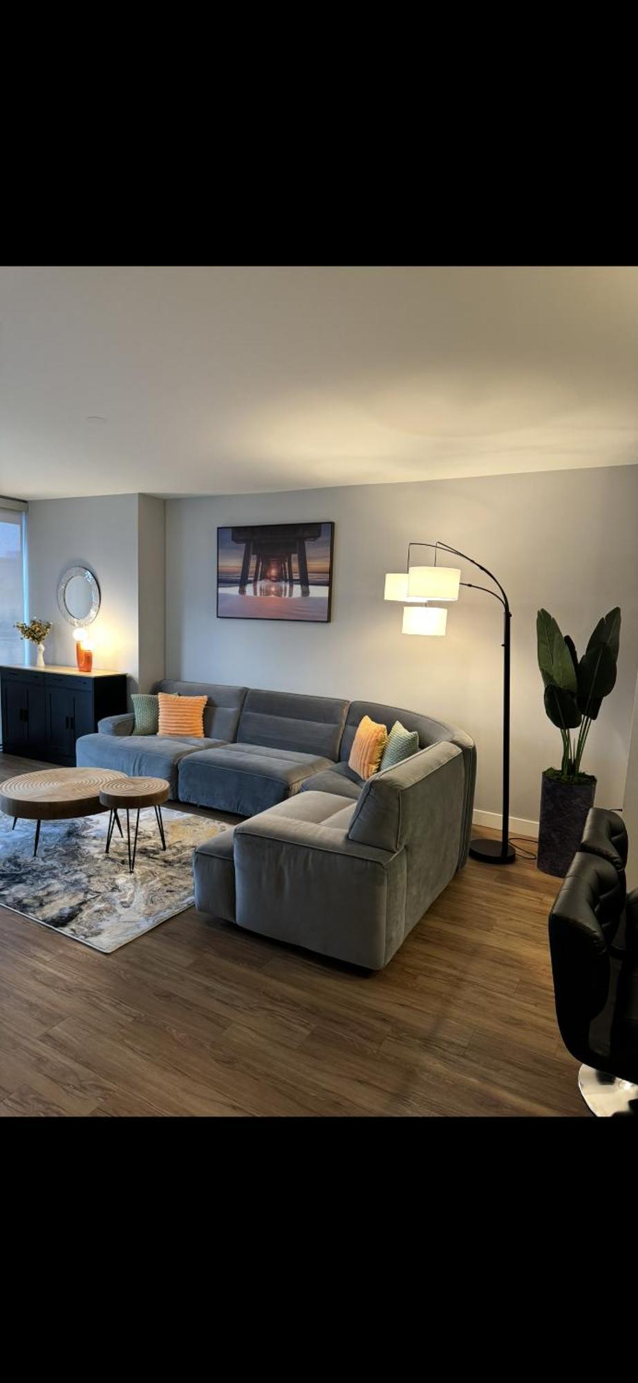 Skyrise In Downtown Apartment *