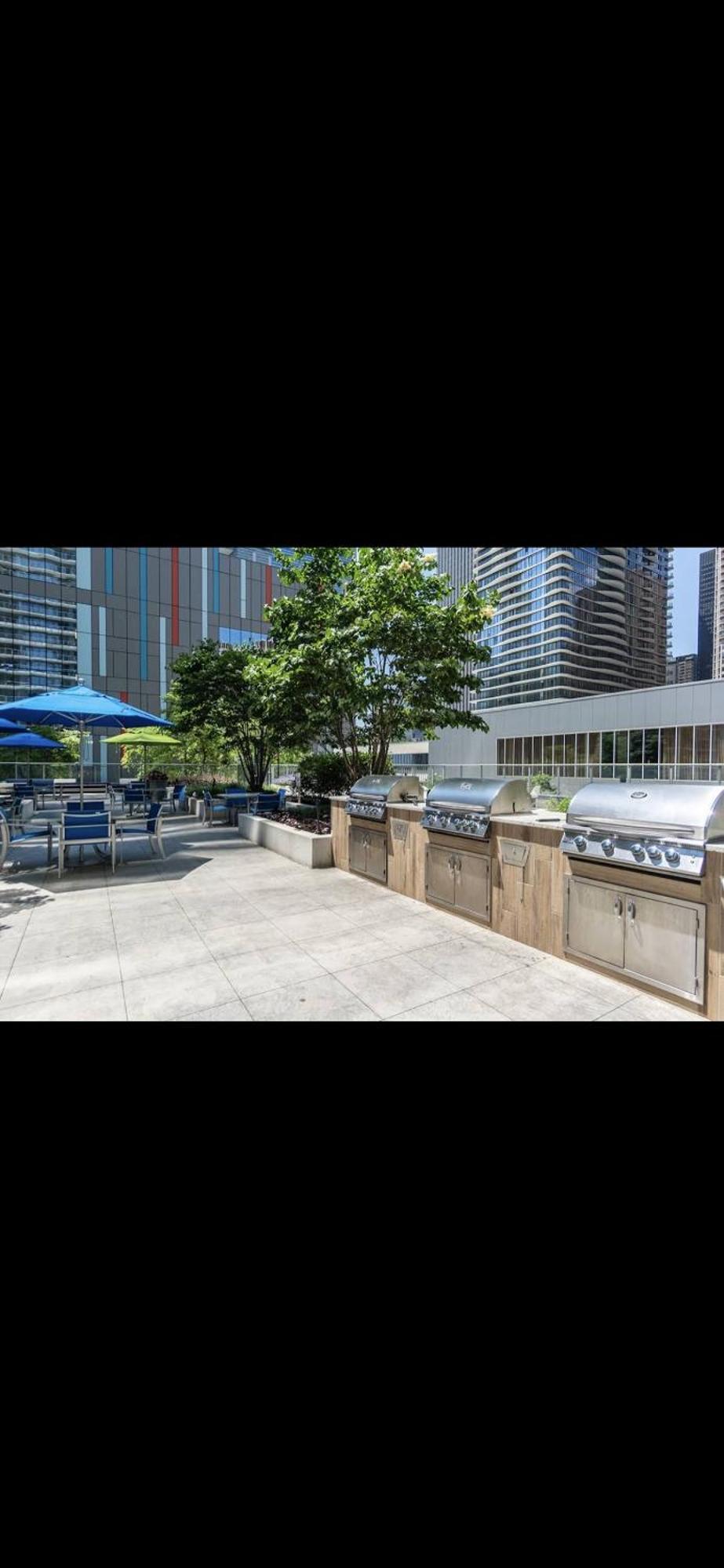 Skyrise In Downtown Apartment *