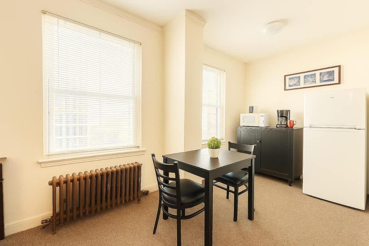 1br Gold Coast Vintage Gem - Sp 1700 *