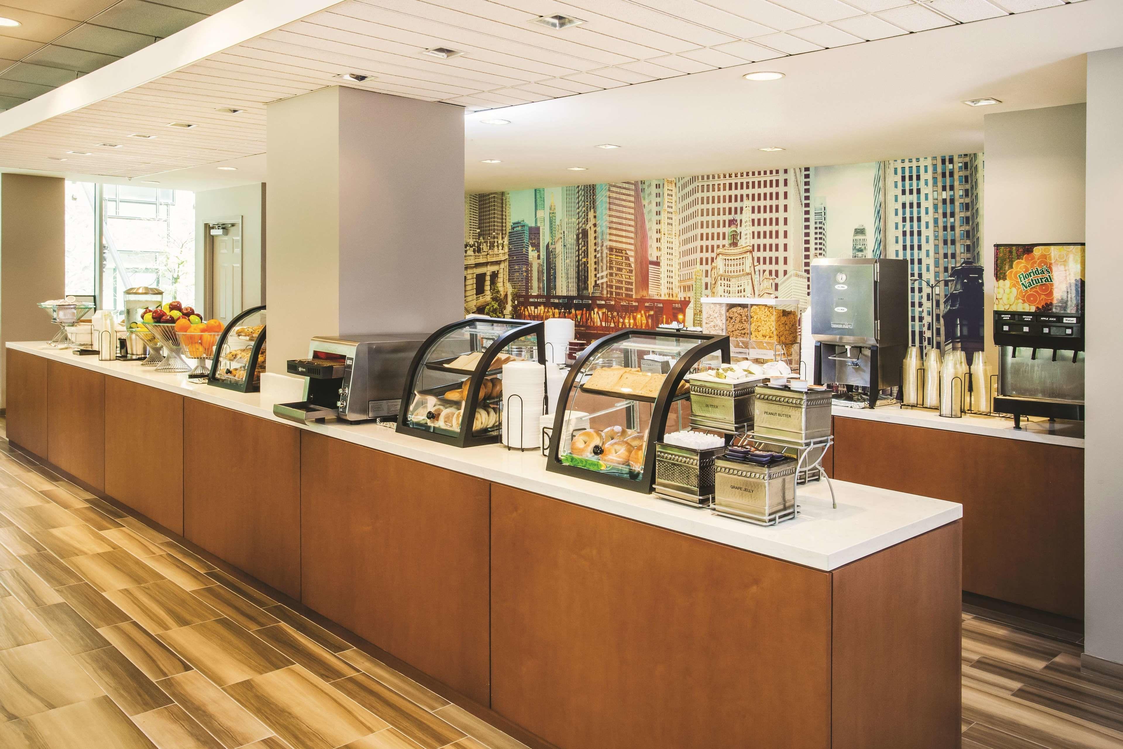 La Quinta & By Wyndham Downtown