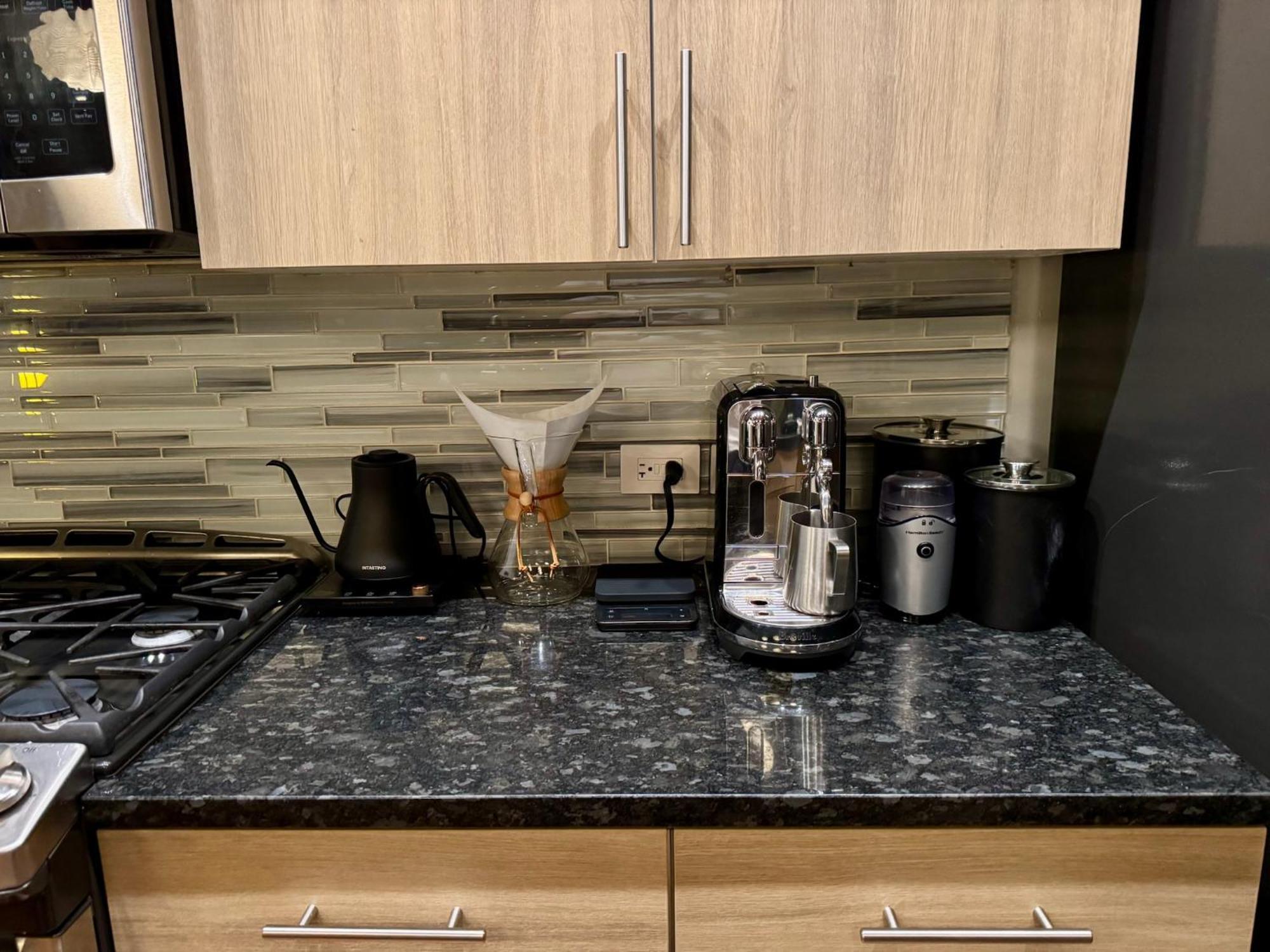 Luxe 3br Loft, Rooftop Lounge In Fulton Market Apartment *