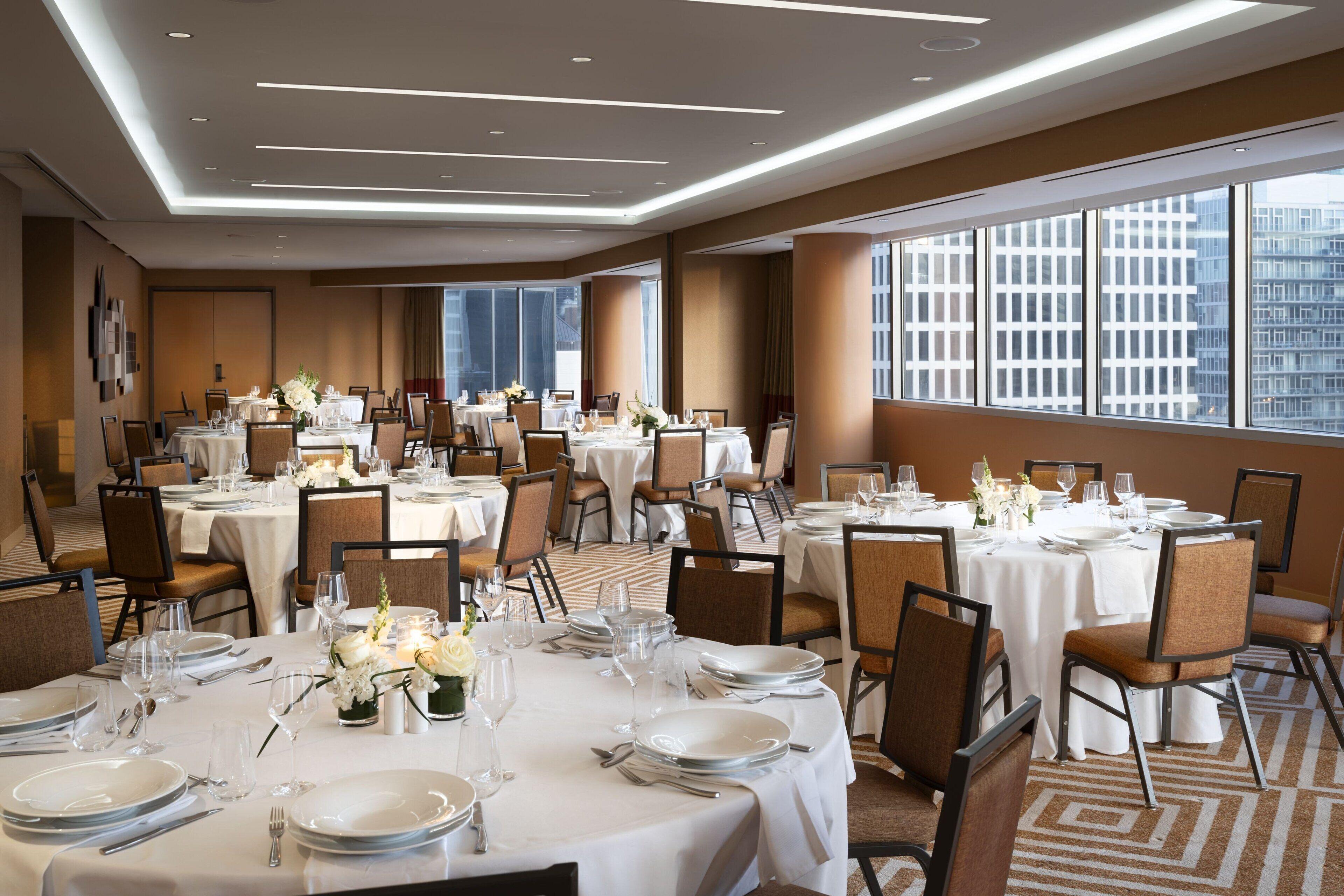 Hotel By Marriott Downtown Magnificent Mile 3*