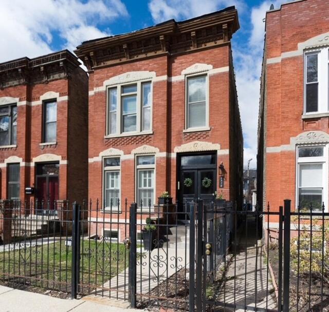 Two Bedroom Garden Apartment Chicago