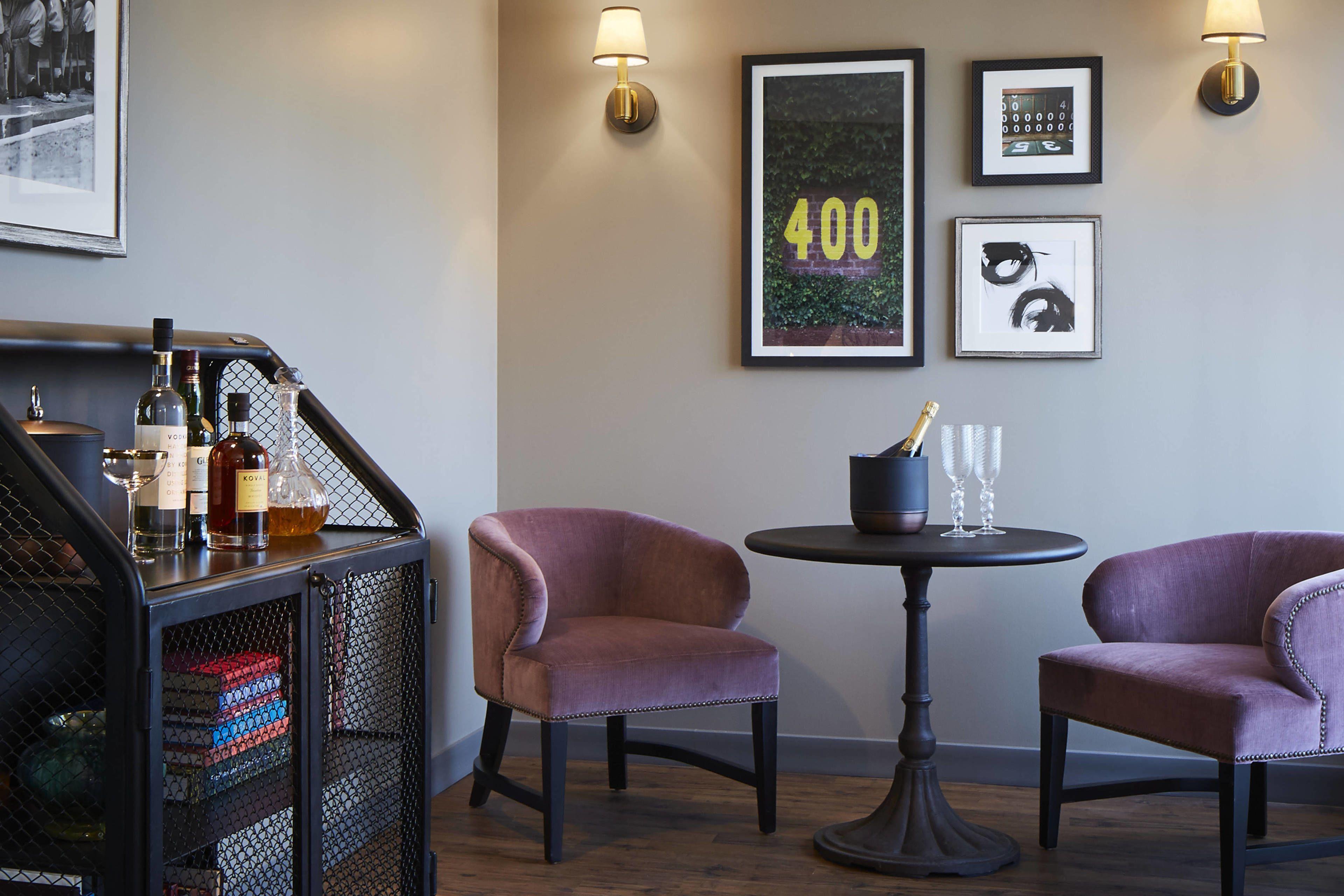 Zachary, Chicago, A Tribute Portfolio Hotel