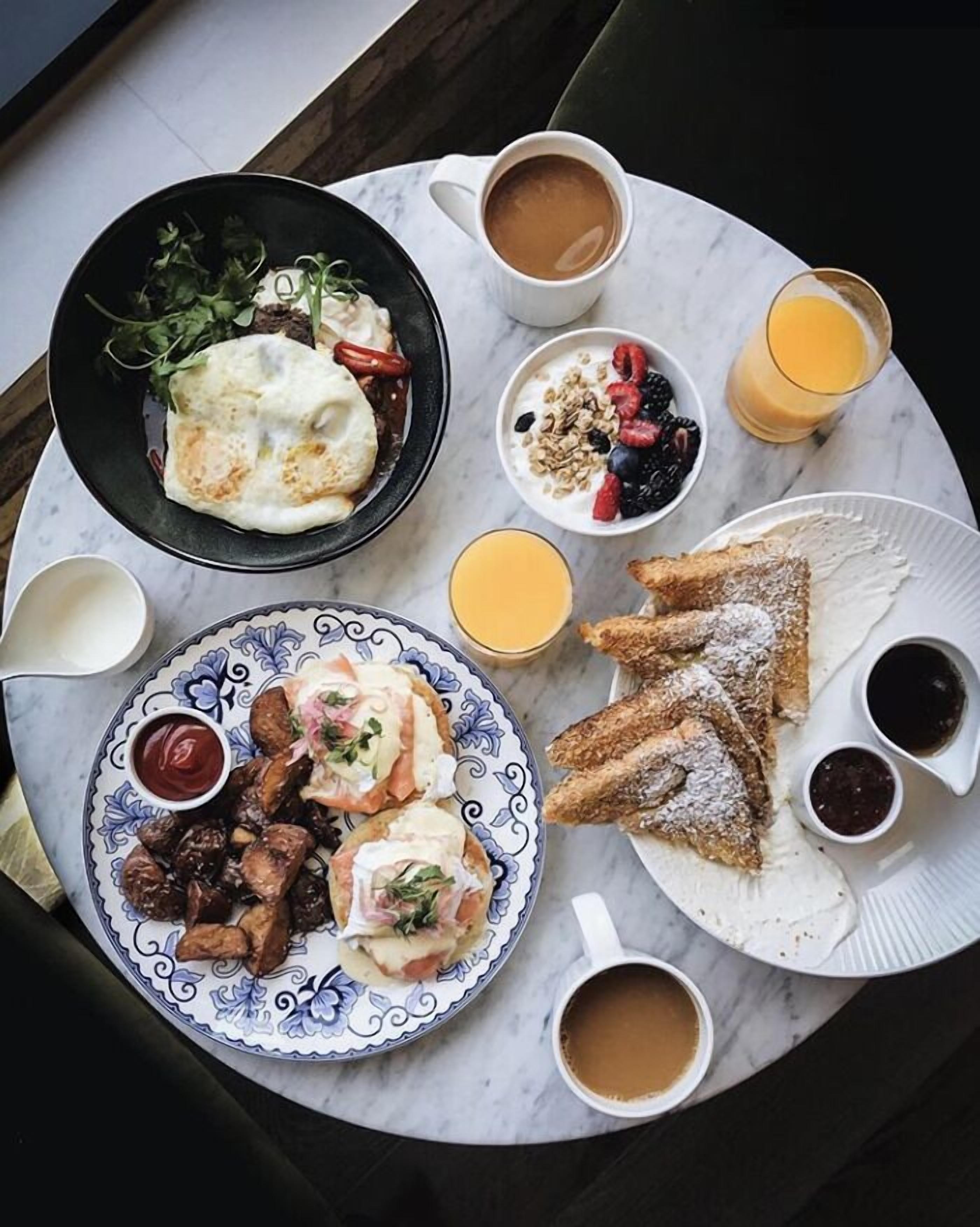 Hotel Zachary, Chicago, A Tribute Portfolio