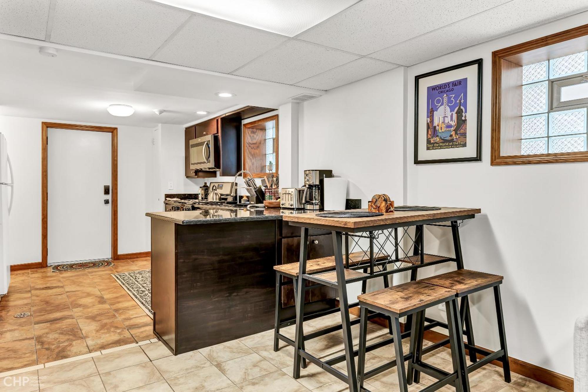 Stylish Garden-level 2br: Quiet Neighborhood