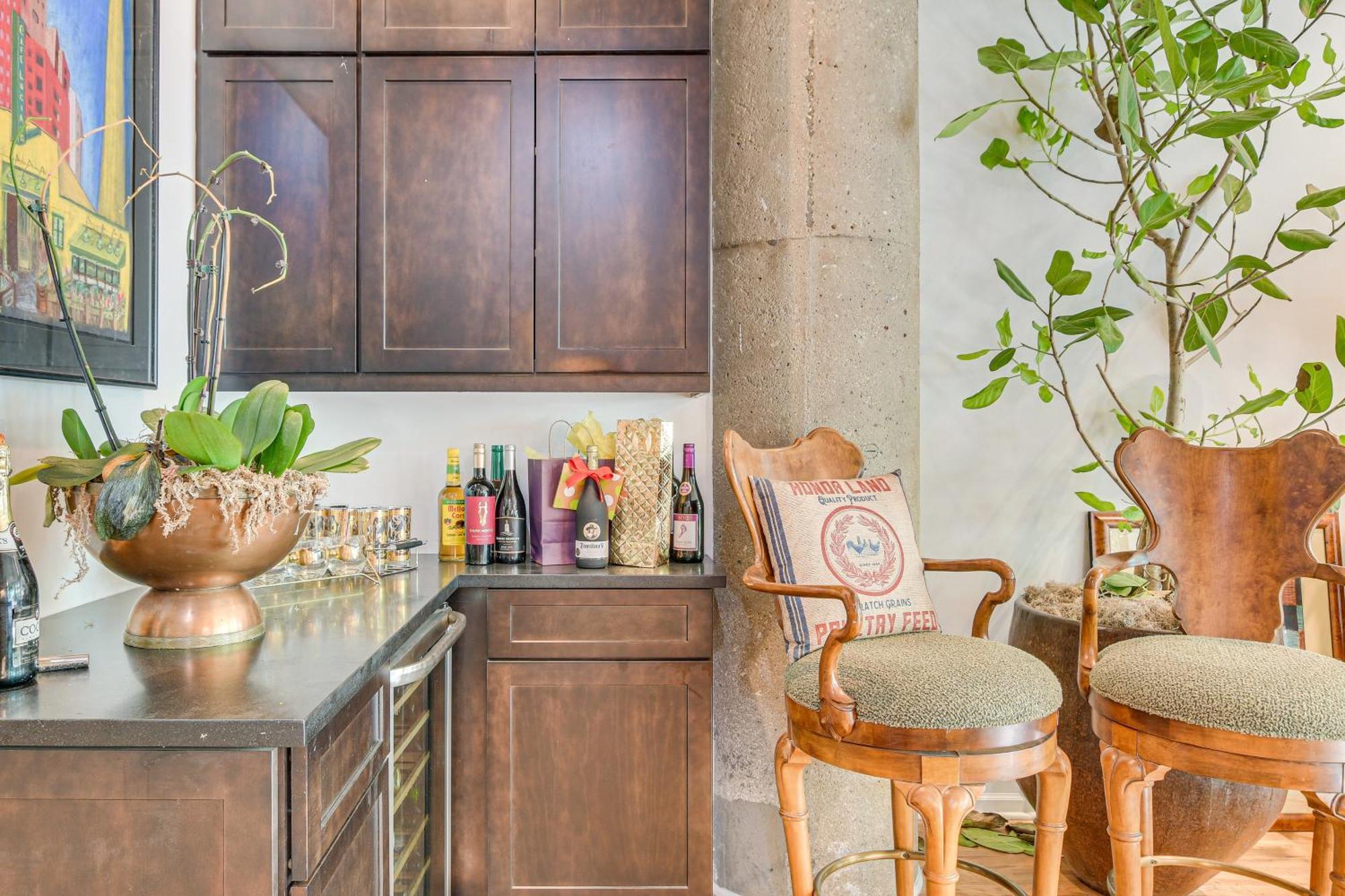 Steps To Uic Campus With Community Perks! *