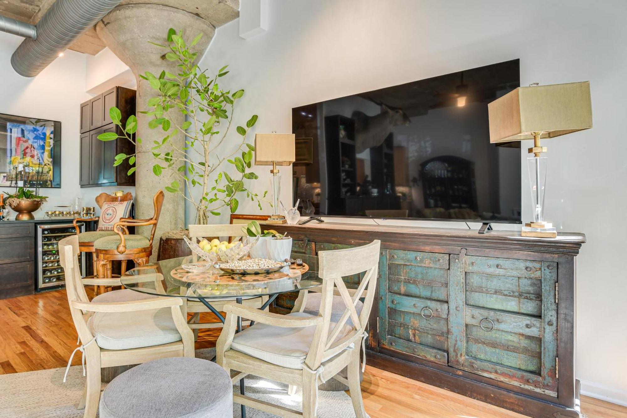 Steps To Uic Campus With Community Perks! Apartment *