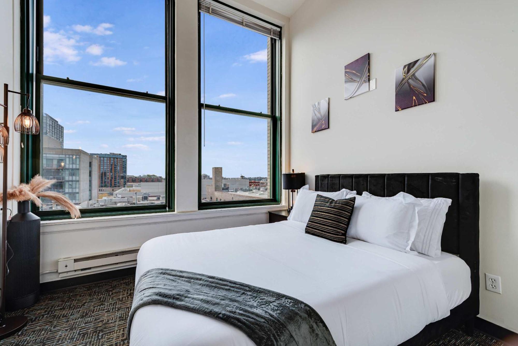 West Loop - Views With In & Out Parking 5 Chicago