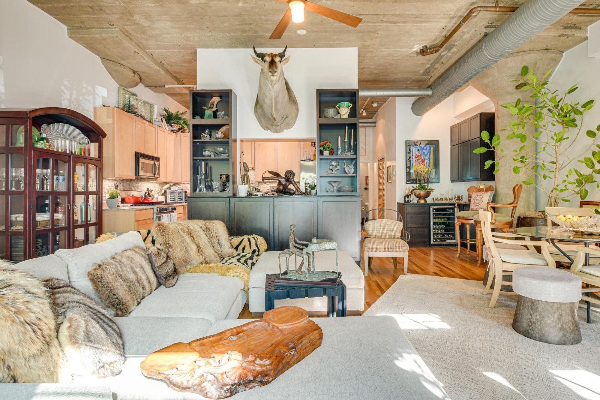 Steps To Uic Campus With Community Perks! Apartment *