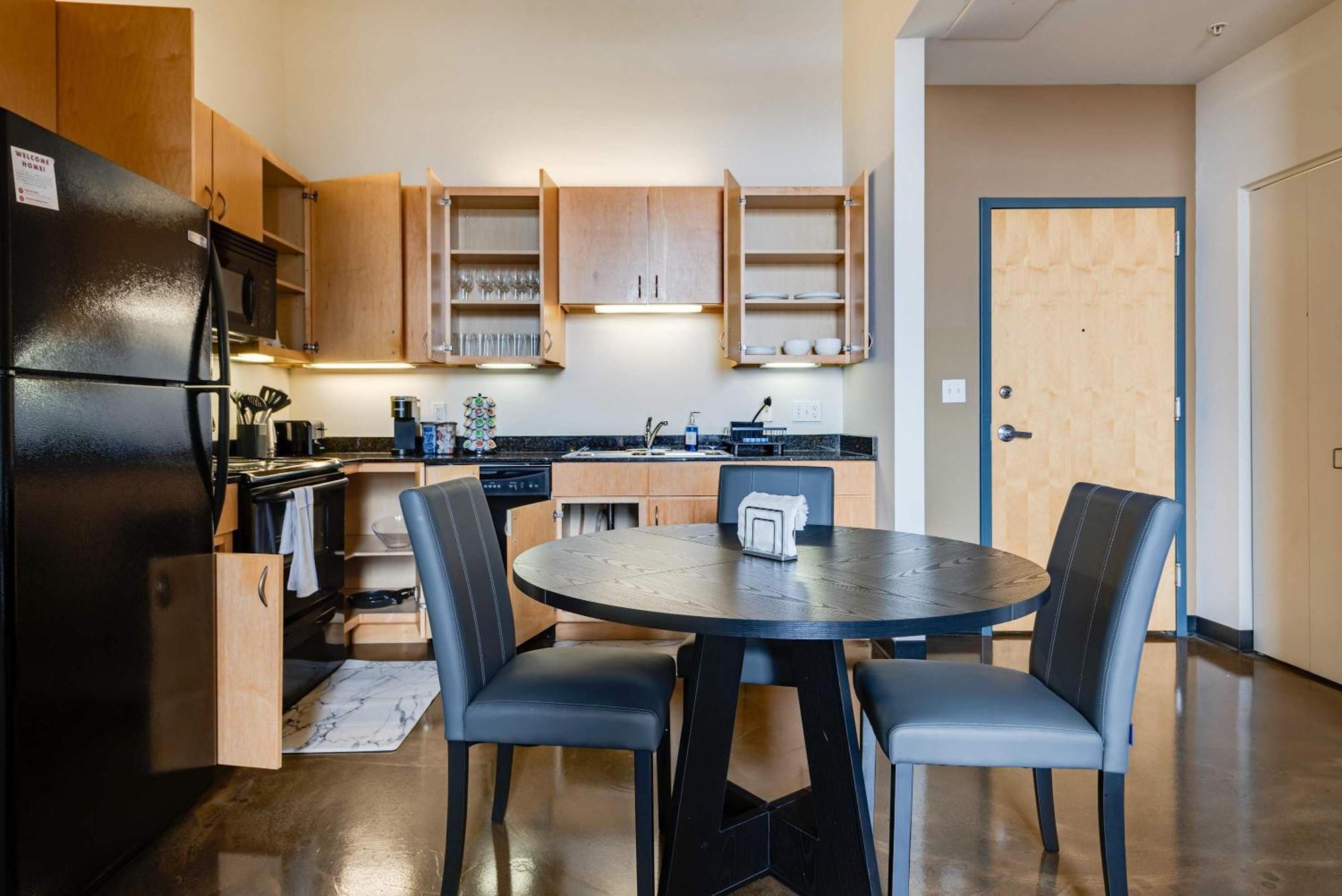 West Loop - Views With In & Out Parking 5