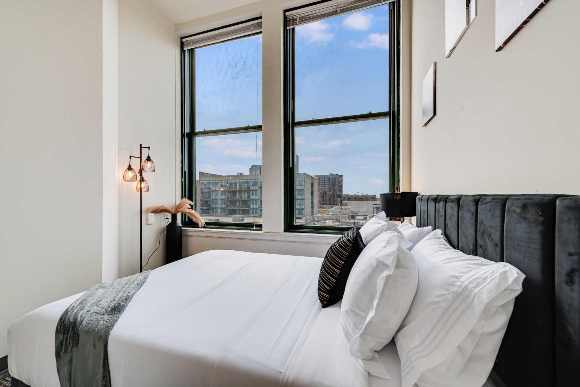 West Loop - Views With In & Out Parking 5