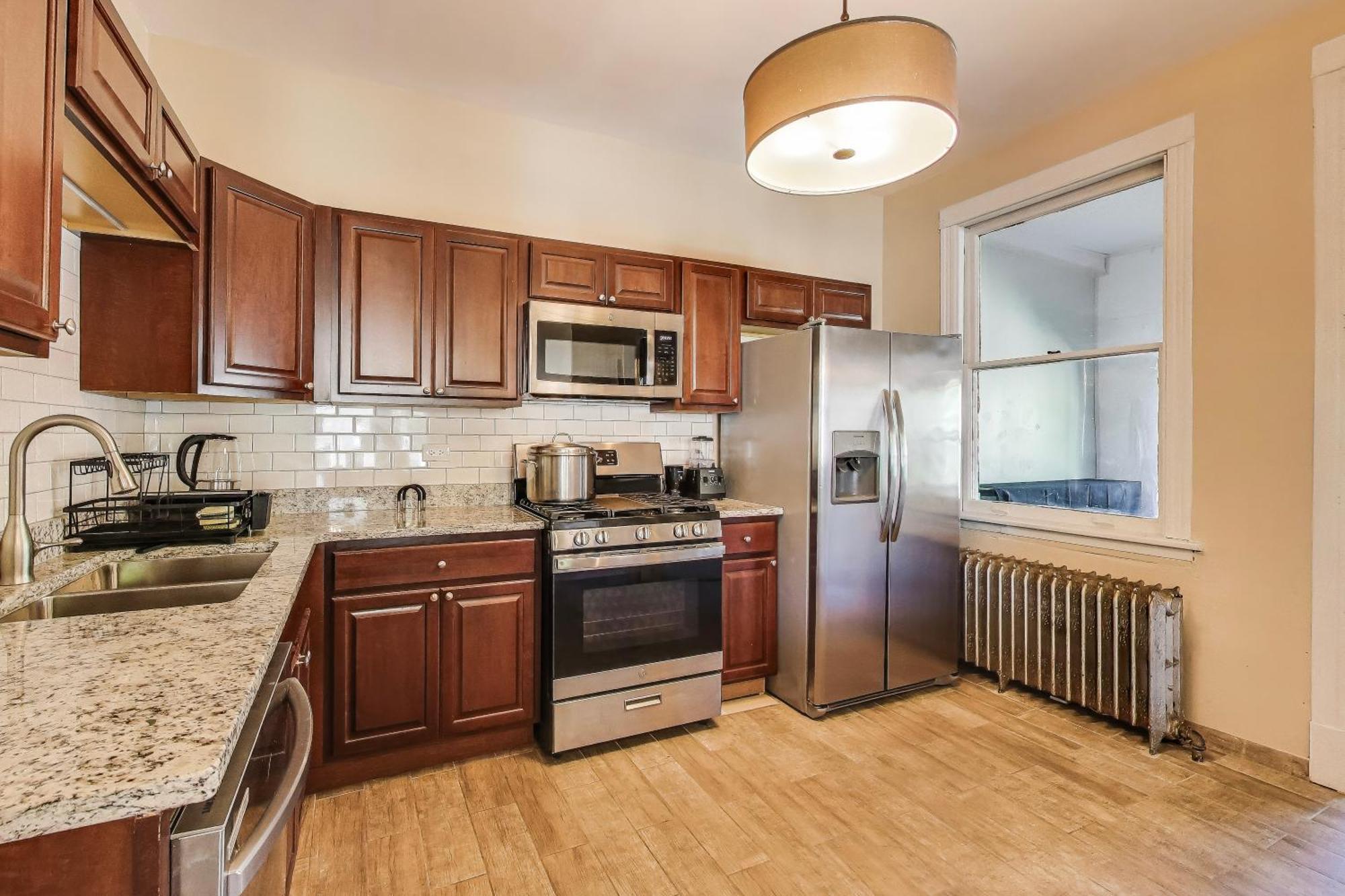 Edgewater Andersonville-area Close To Loyola Ez Parking Apartment *