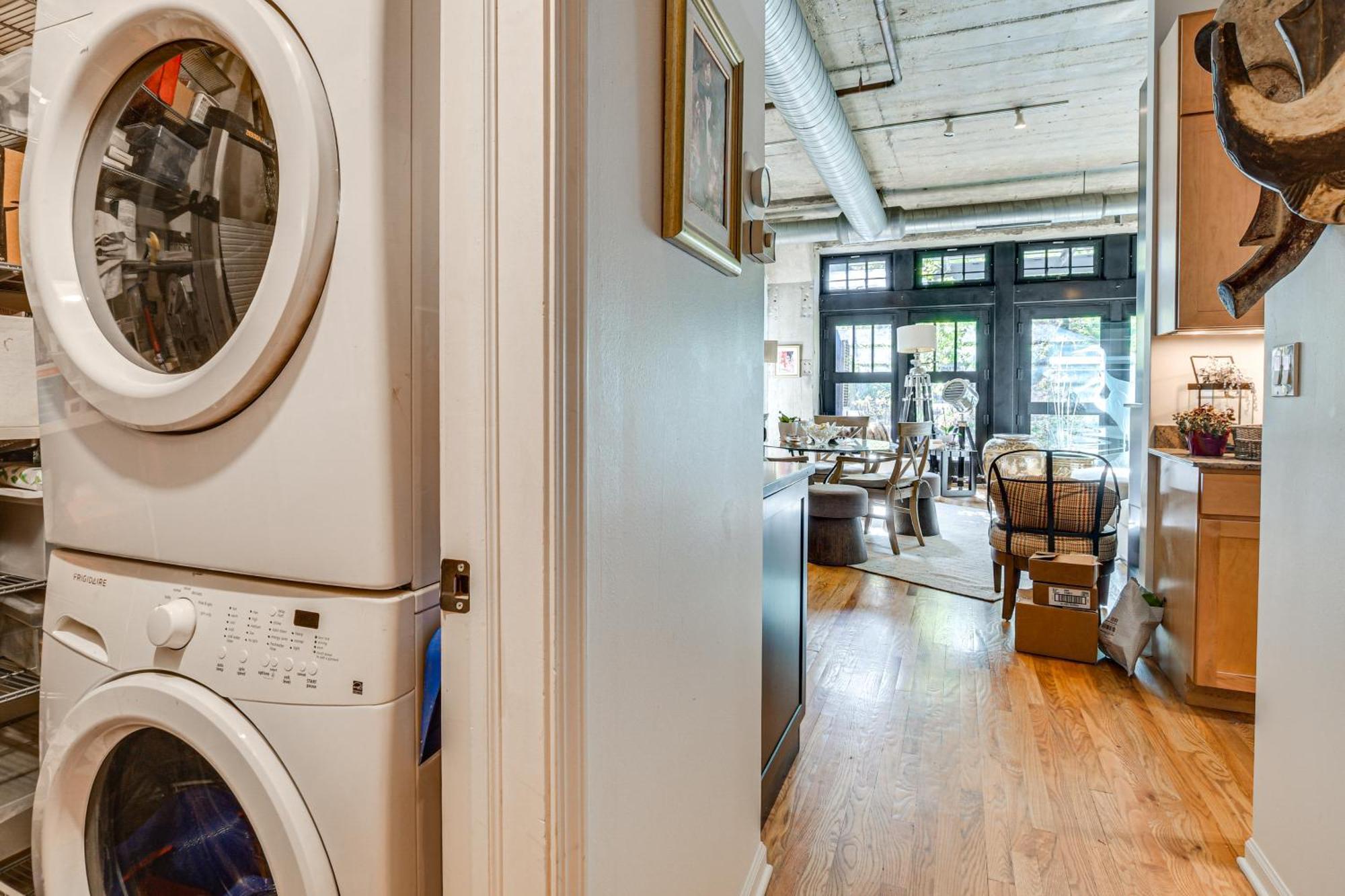 Steps To Uic Campus With Community Perks! *