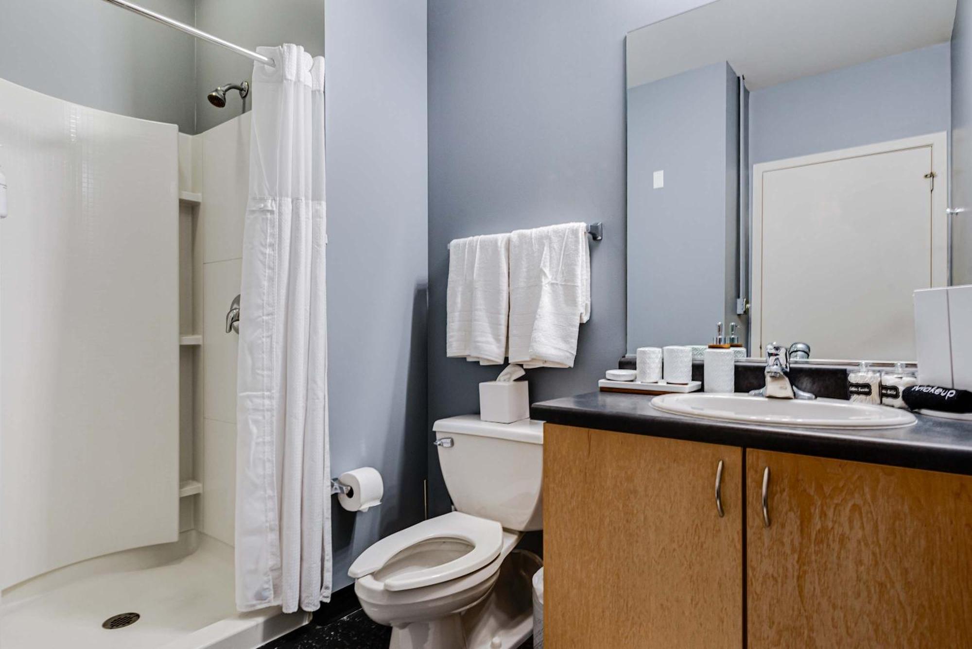 West Loop - Views With In & Out Parking 5 Apartment *