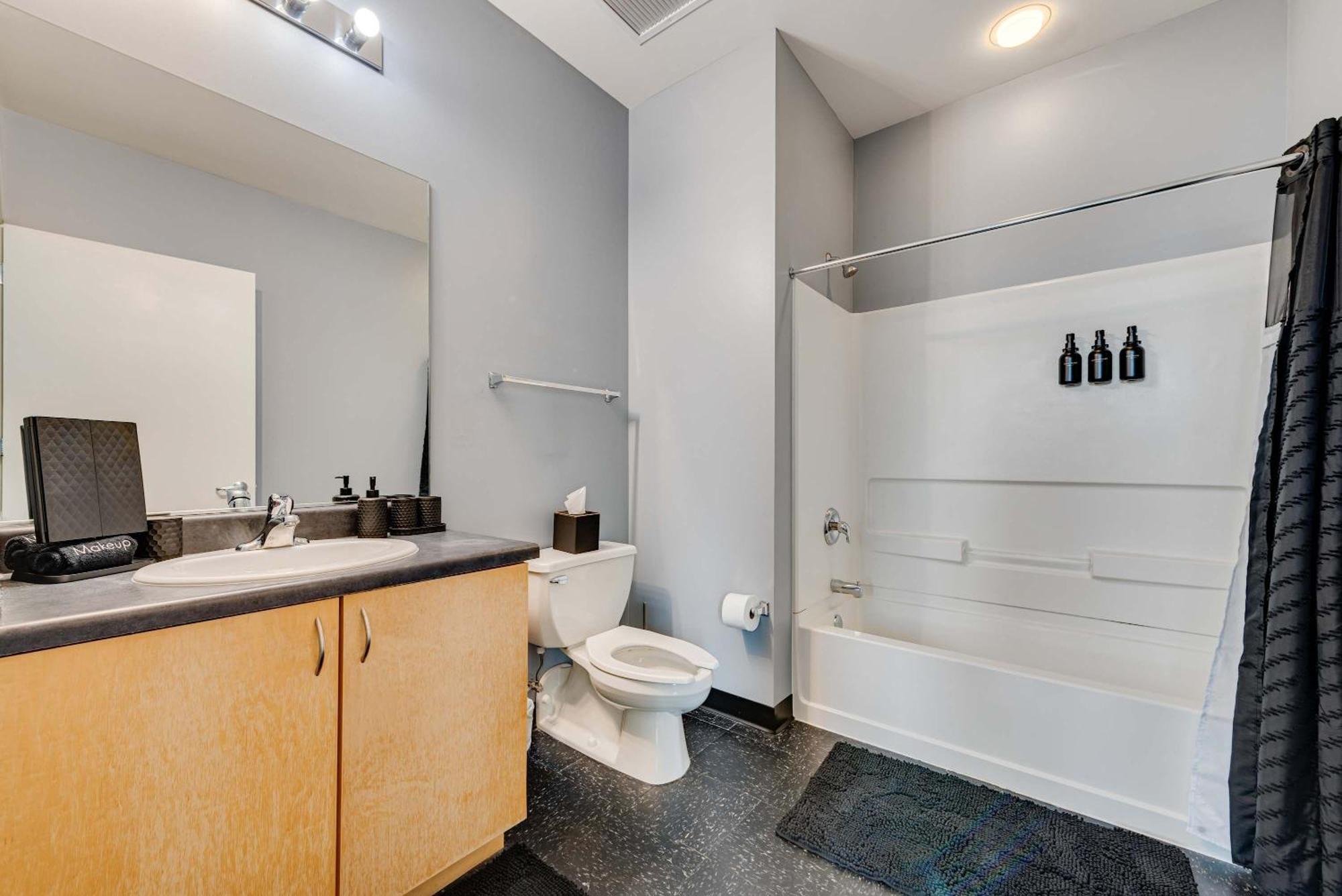 West Loop - Views With In & Out Parking 5