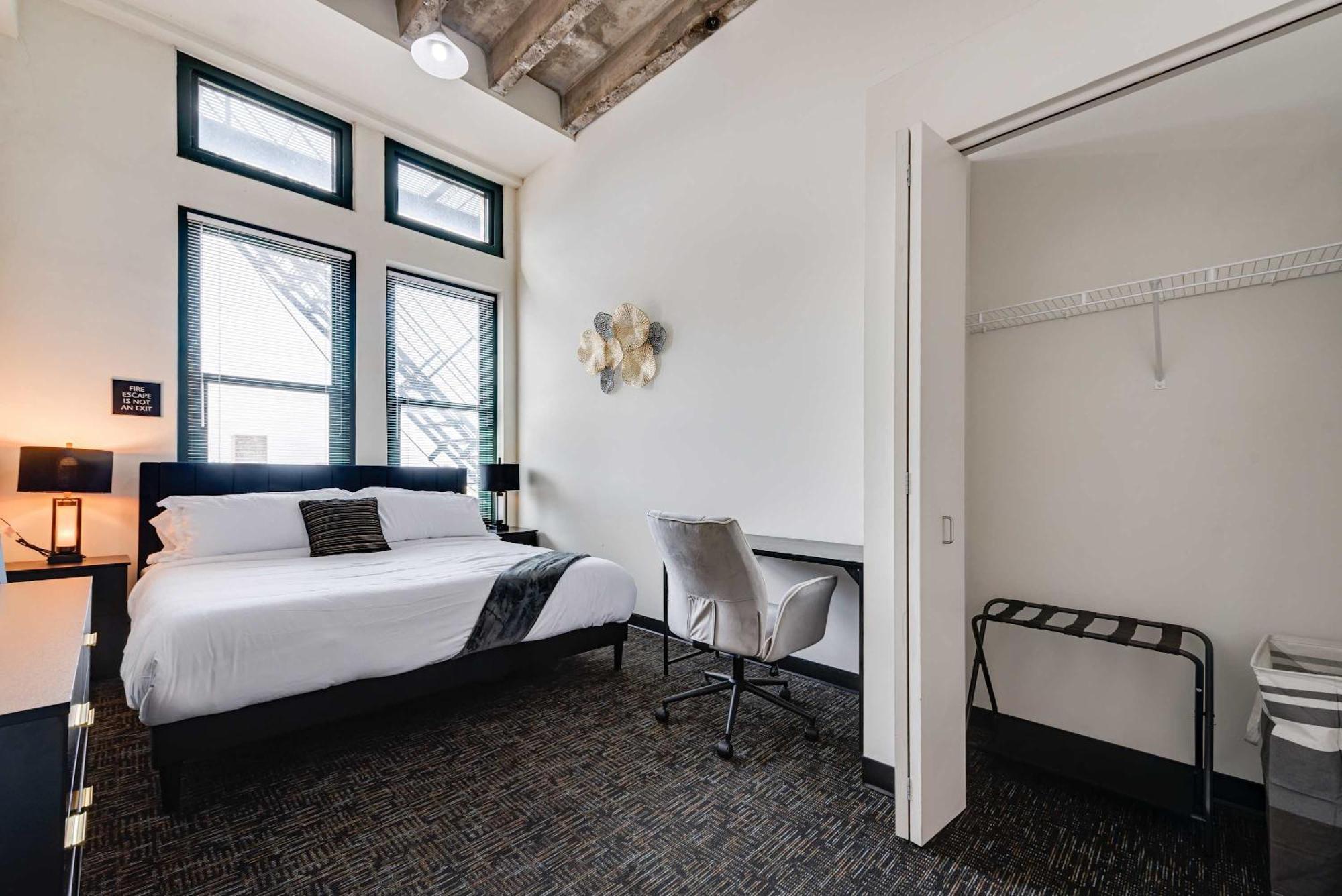 West Loop - Views With In & Out Parking 5 Chicago