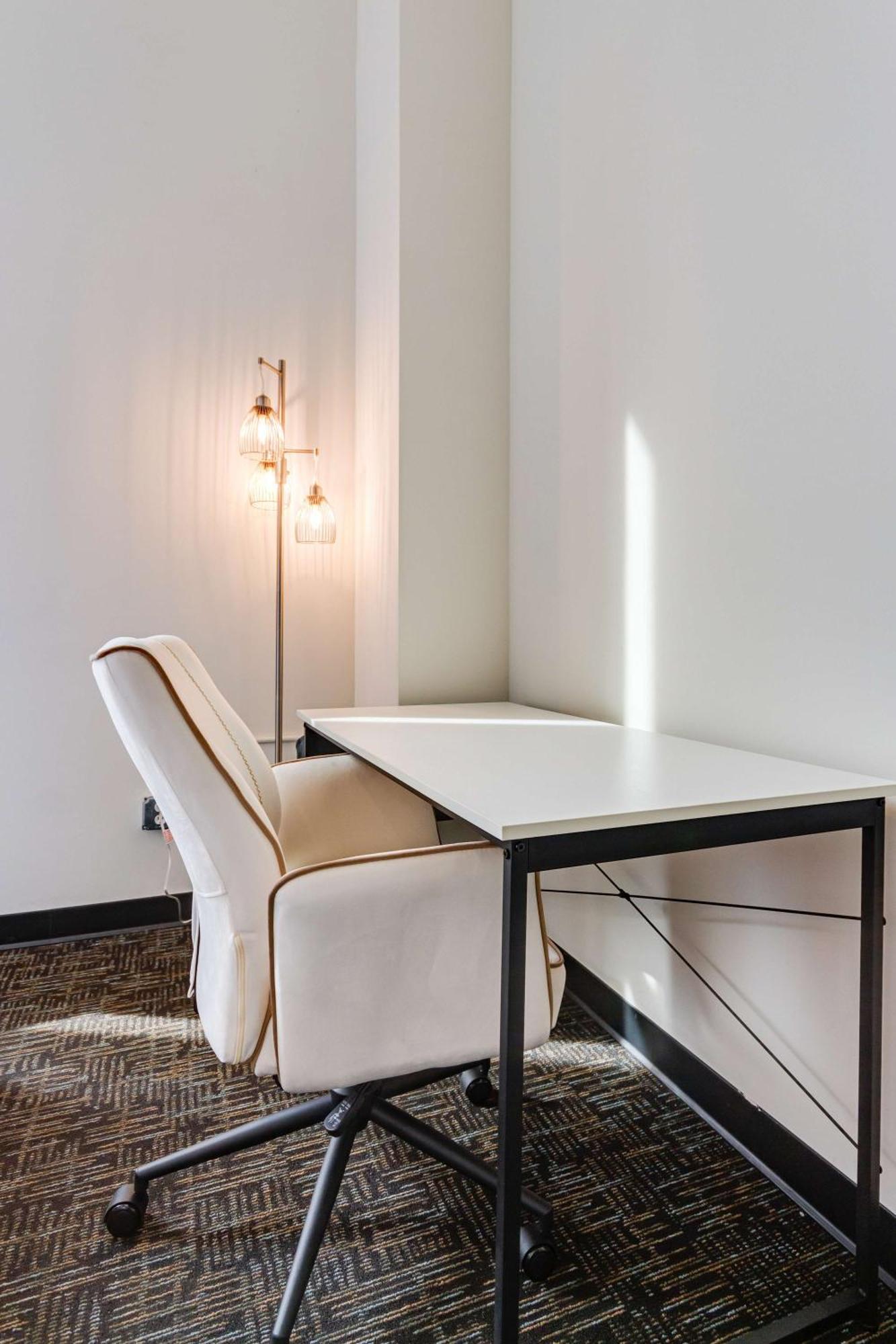 West Loop - Views With In & Out Parking 5 Apartment *