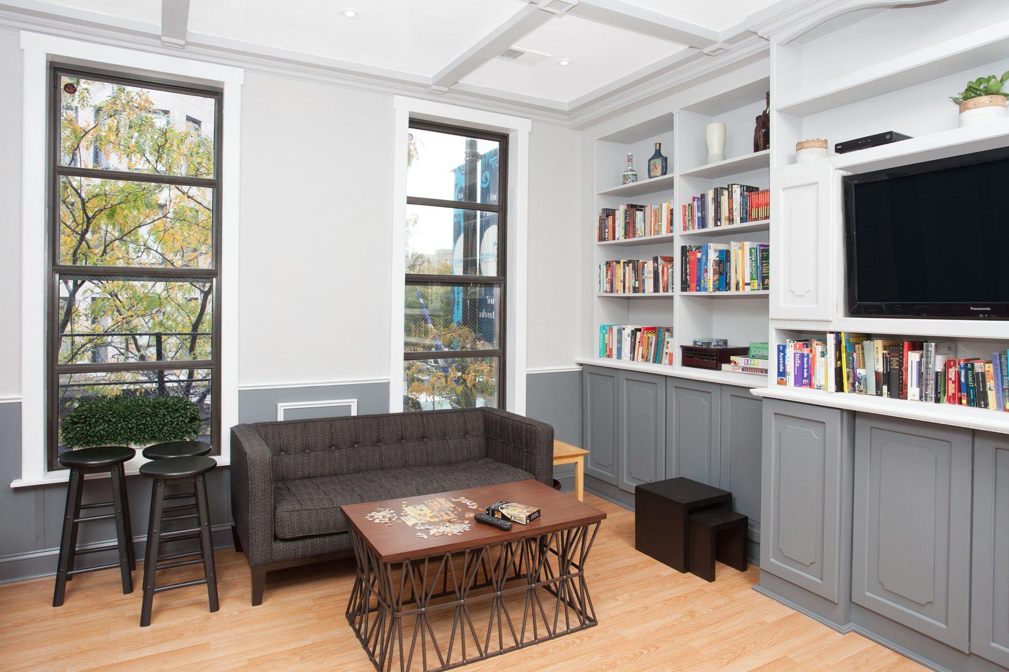 Parthenon Hostel *
