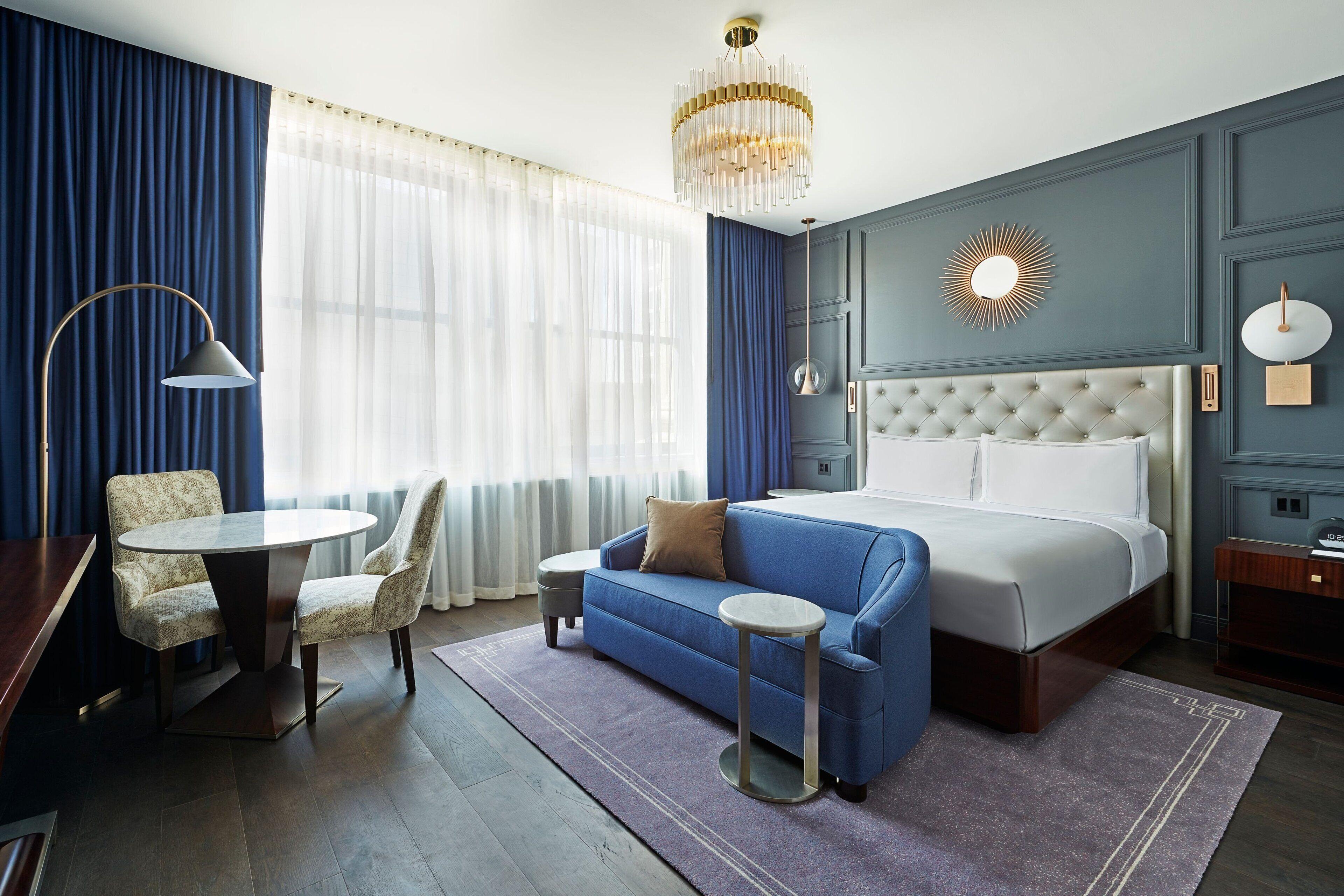 The Lasalle Chicago, Autograph Collection 4*