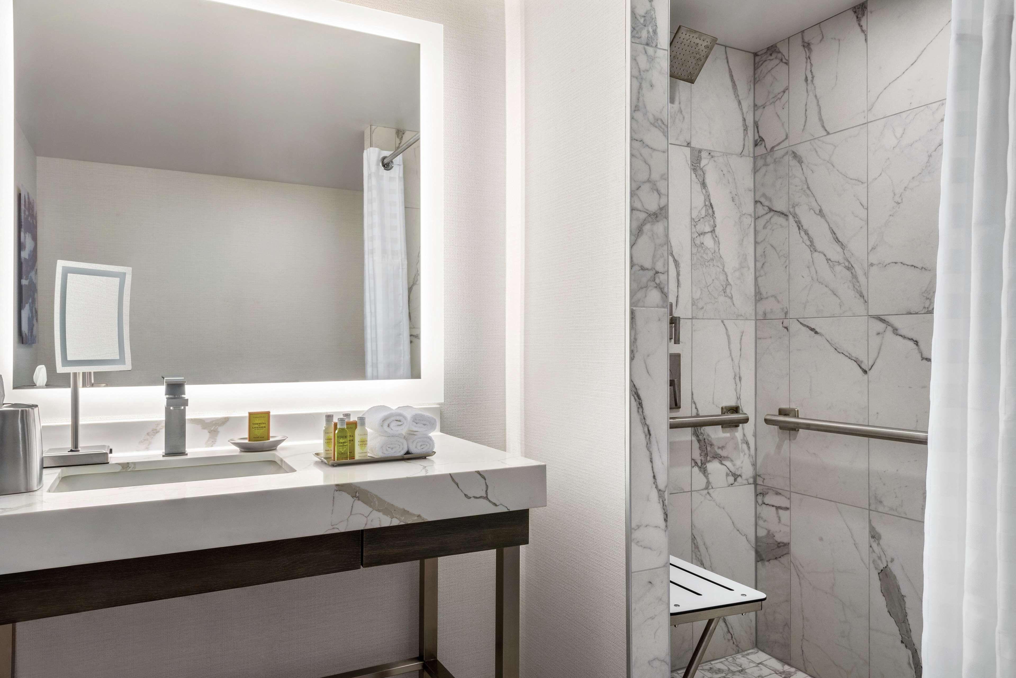 Hilton Grand Vacations Club Magnificent Mile Hotel