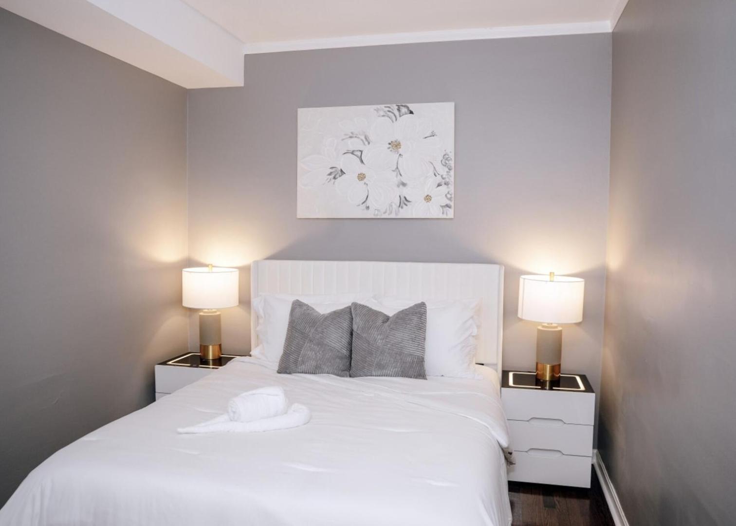 2br • Sleeps7 • Coffee Station • Backyard W/ Grill Chicago