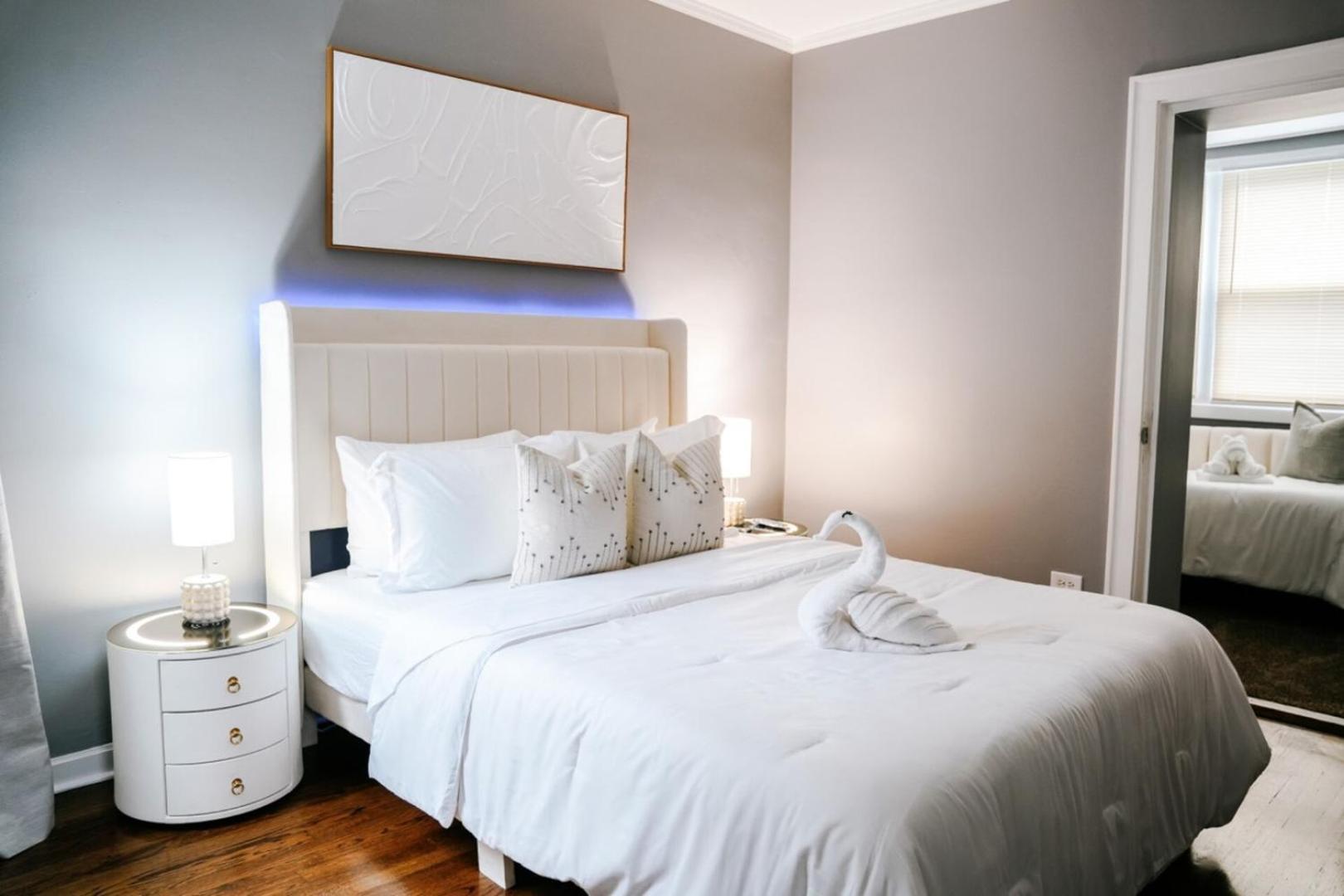 2br • Sleeps7 • Coffee Station • Backyard W/ Grill