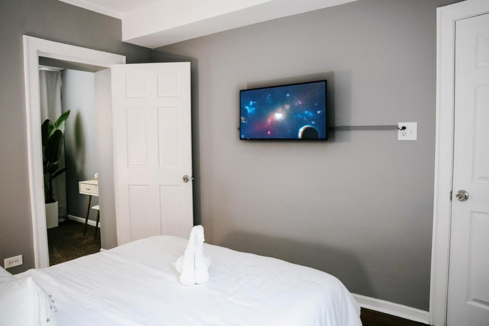 2br • Sleeps7 • Coffee Station • Backyard W/ Grill