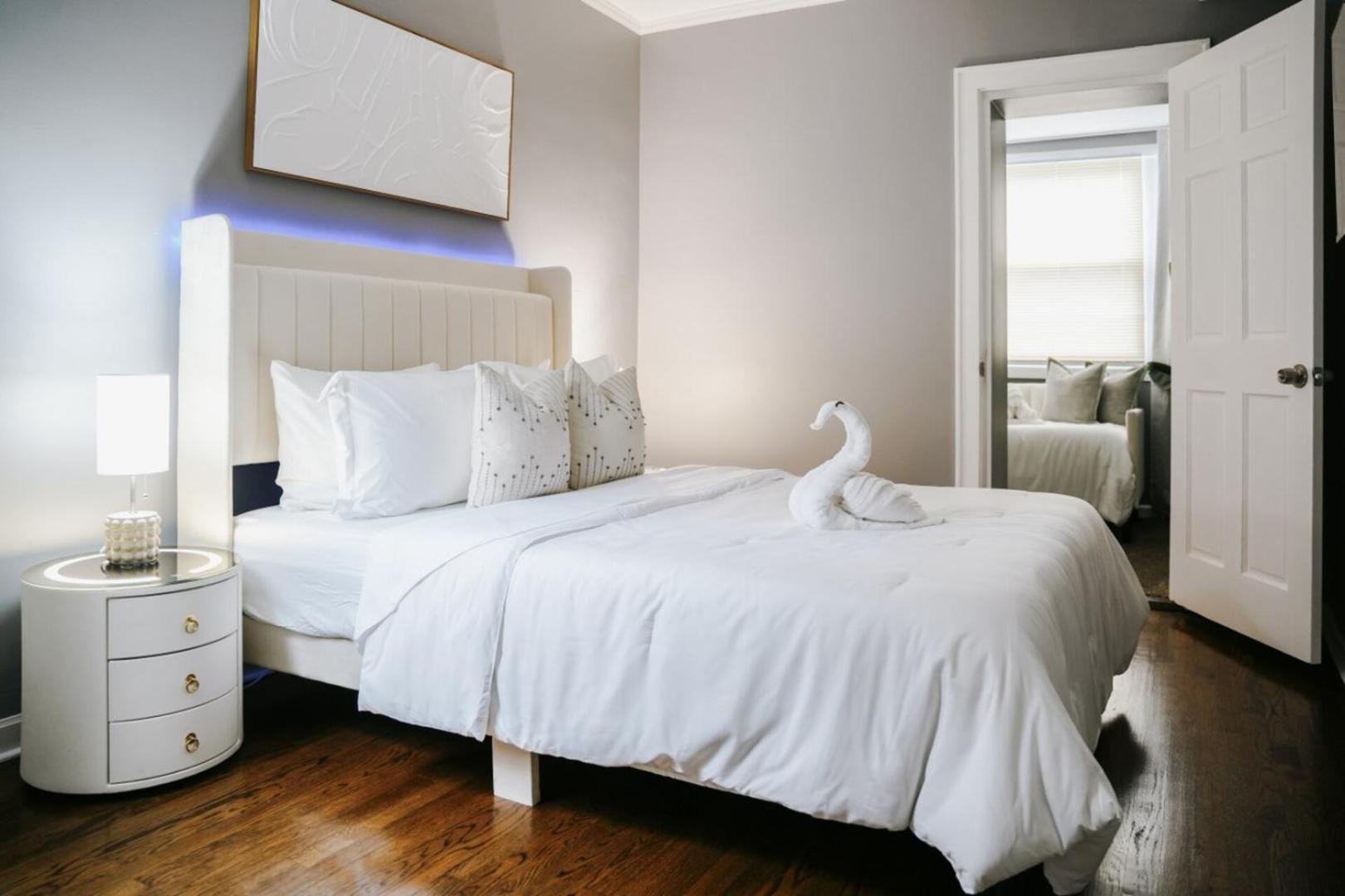 2br • Sleeps7 • Coffee Station • Backyard W/ Grill