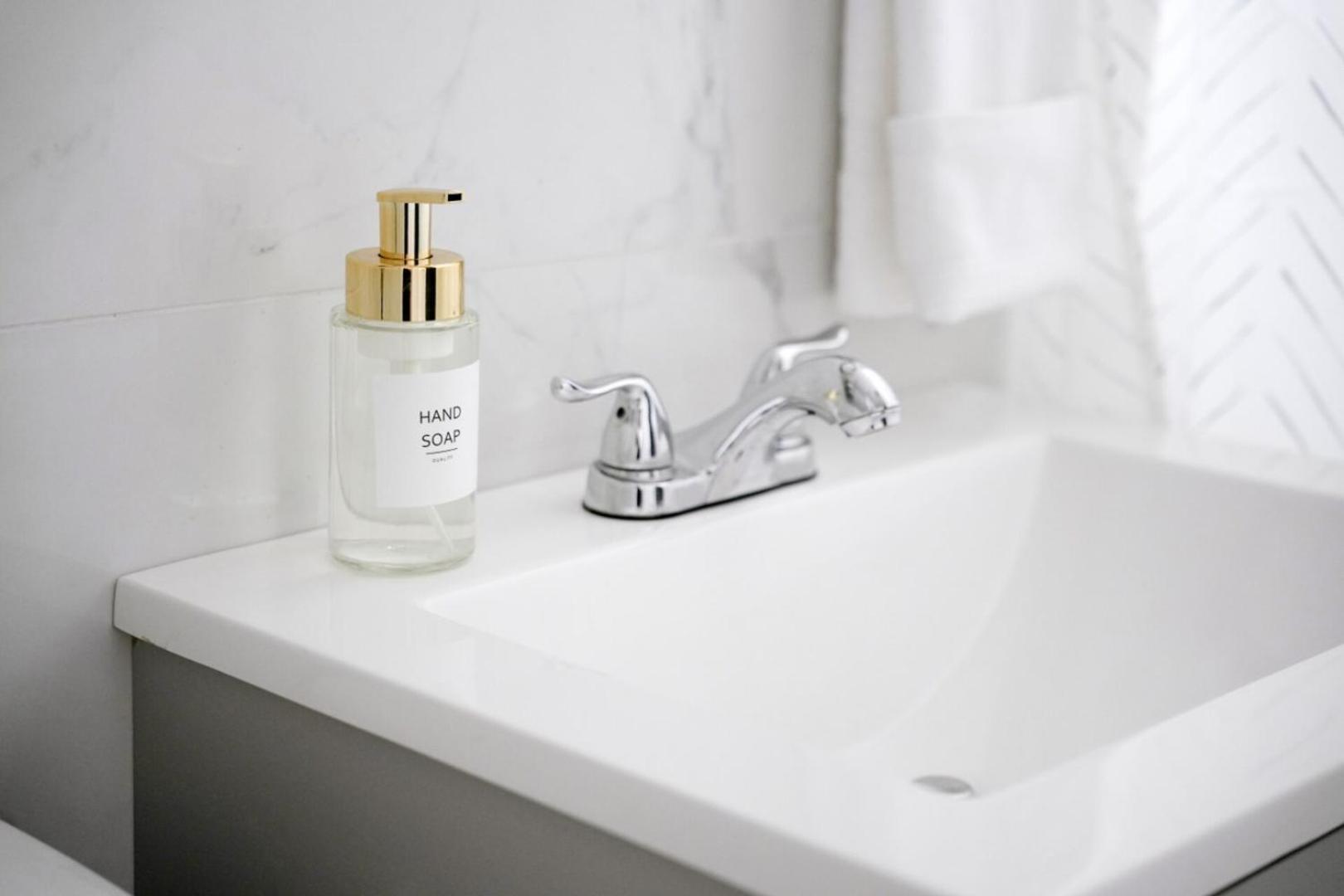 Apartment 2br • Sleeps7 • Coffee Station • Backyard W/ Grill Chicago