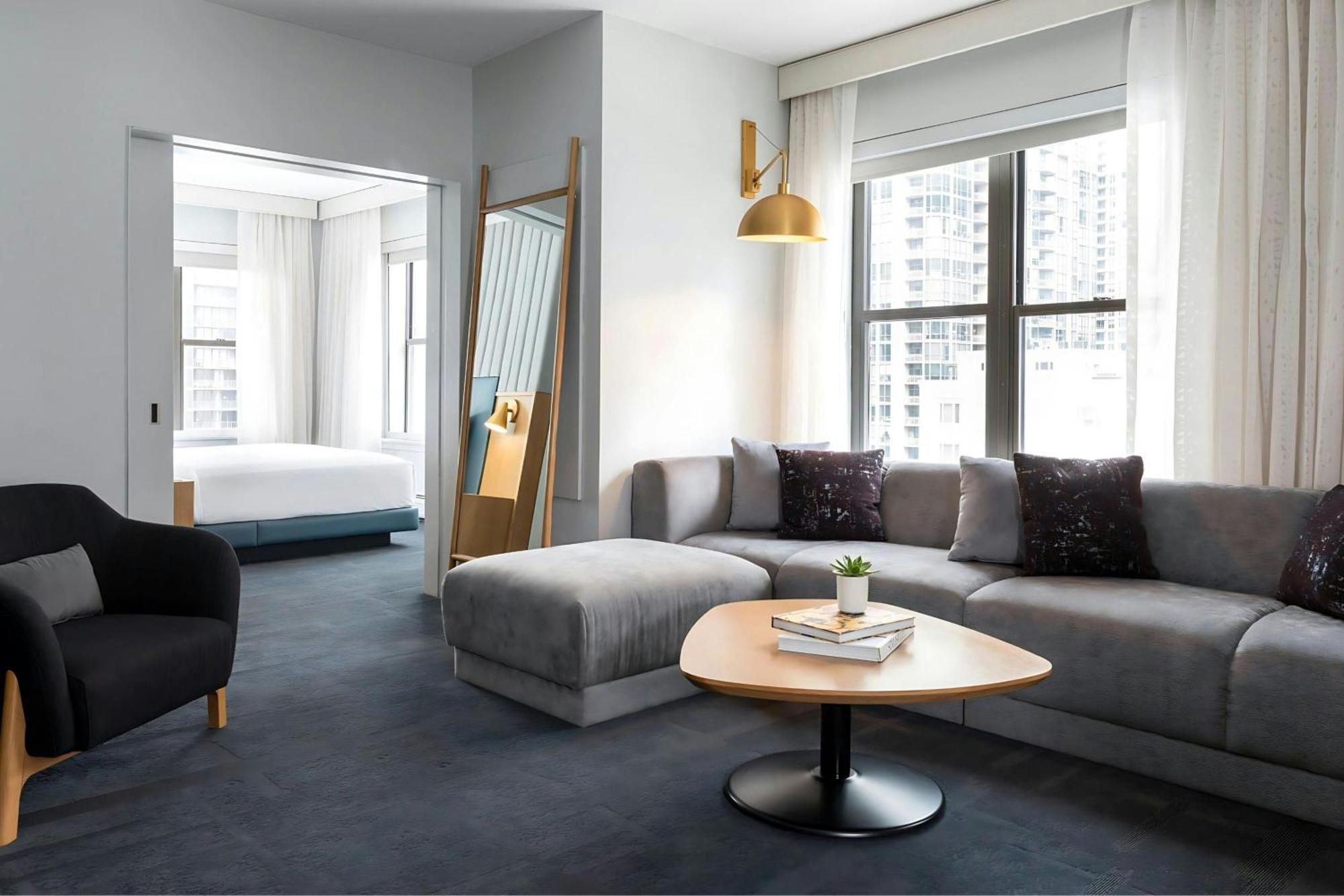 55 Downtown Hotel 4*