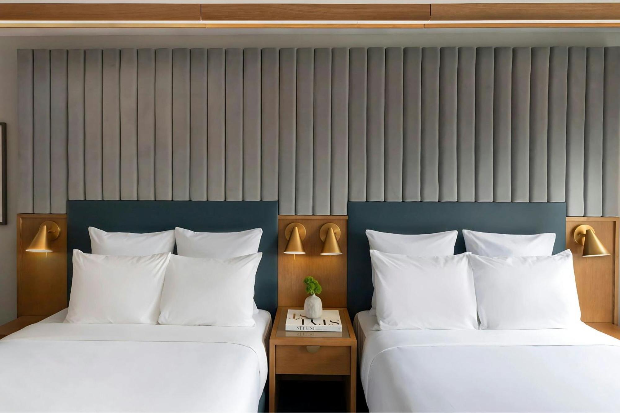 55 Downtown 4*