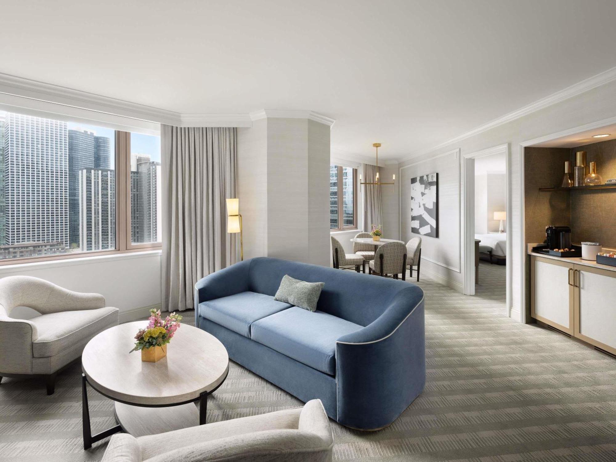 Fairmont Millennium Park 4*