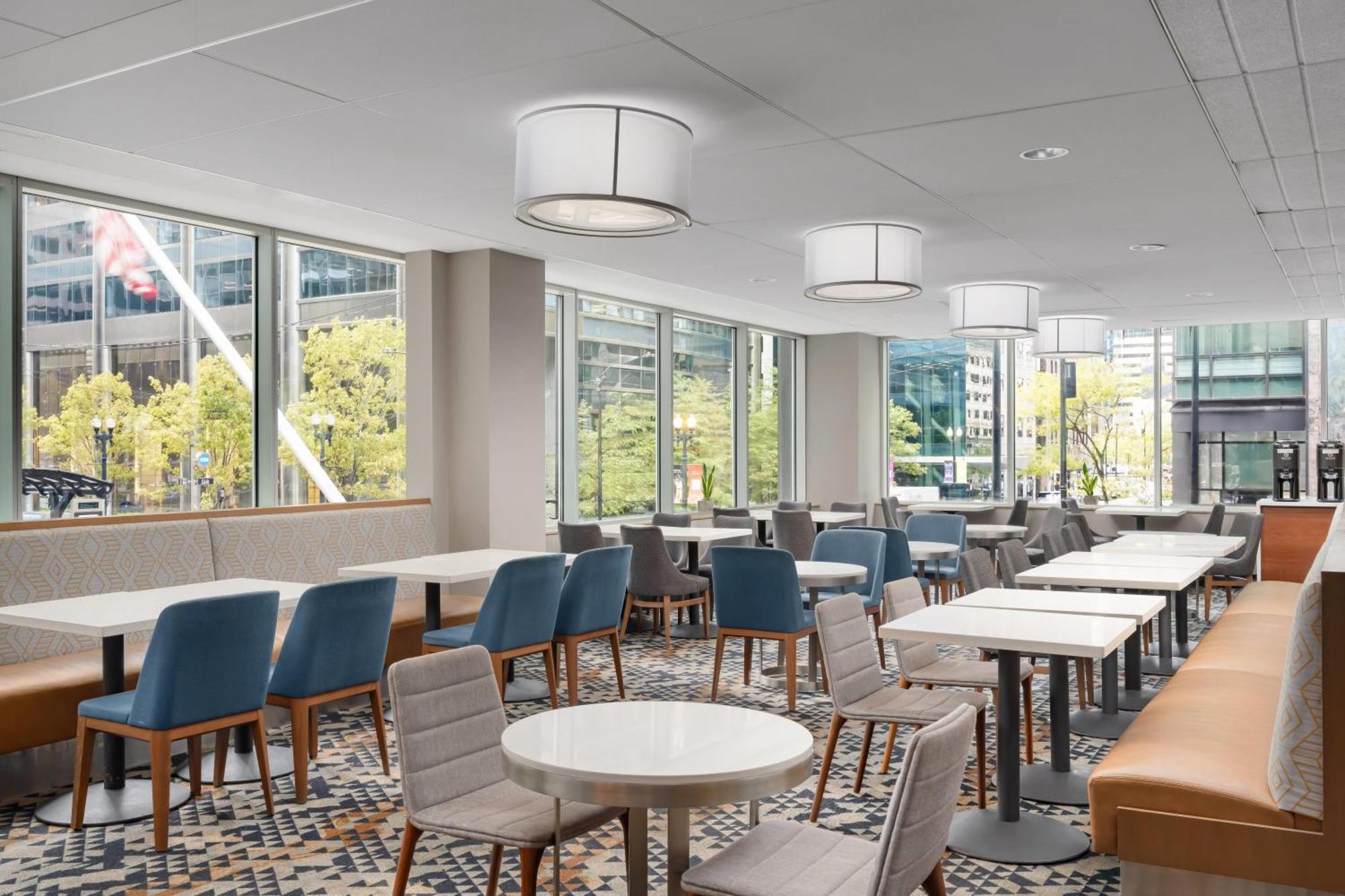 La Quinta Inn & Suites by Wyndham Chicago Downtown Hotel Chicago