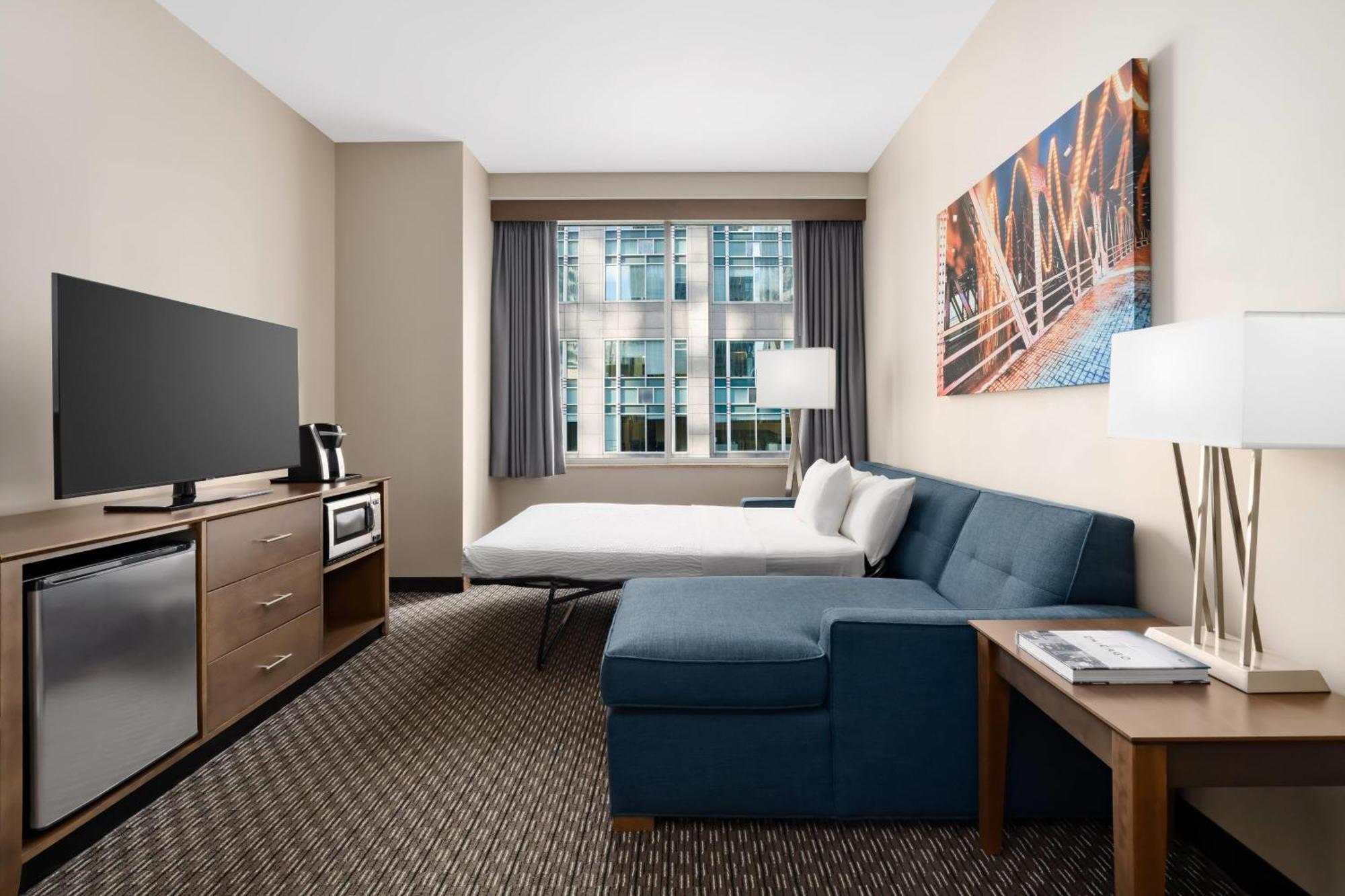 La Quinta Inn & Suites by Wyndham Chicago Downtown Hotel Chicago