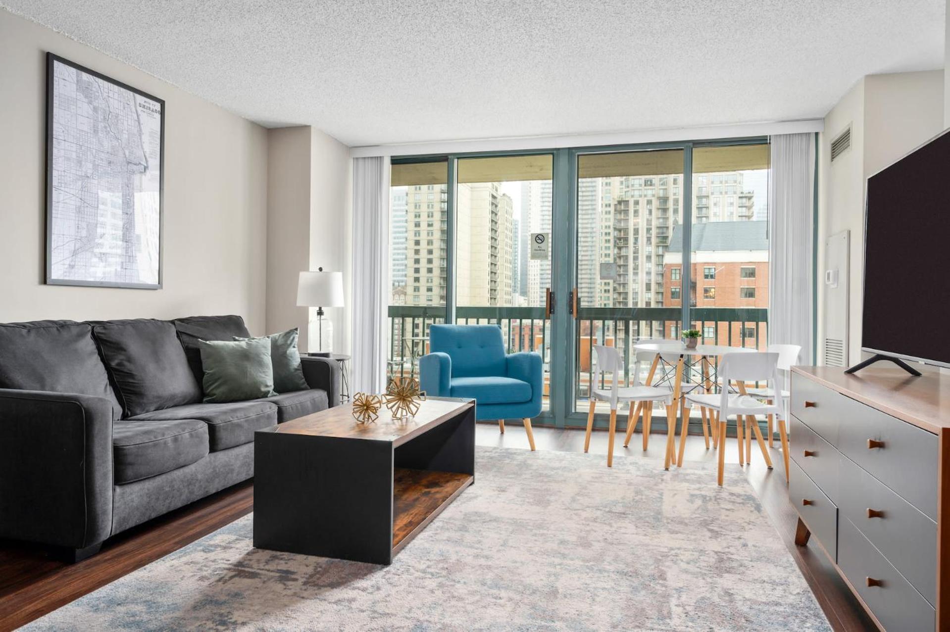 Kasa Magnificent Mile Aparthotel 4*