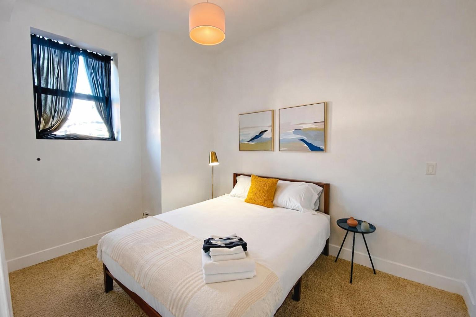 Spacious 1br With Optional Parking Near Mccormick Place, Field Museum, Adler Planetarium, & Shedd Aquarium Apartment
